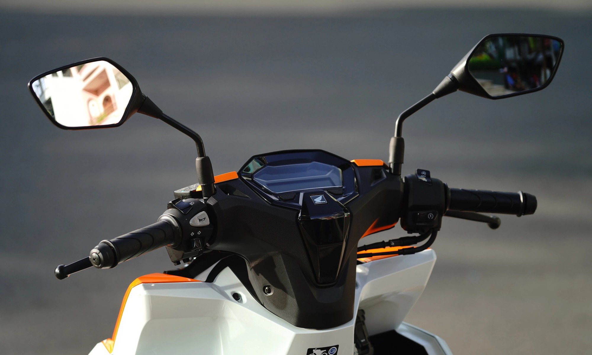 Honda Vario 160 Repsol Edition phiên bản giới hạn vừa ra mắt tại Việt Nam, giá hơn 80 triệu đồng?- Ảnh 5. Honda Vario 160 Repsol Edition phiên bản giới hạn vừa ra mắt tại Việt Nam, giá hơn 80 triệu đồng?- Ảnh 5.
