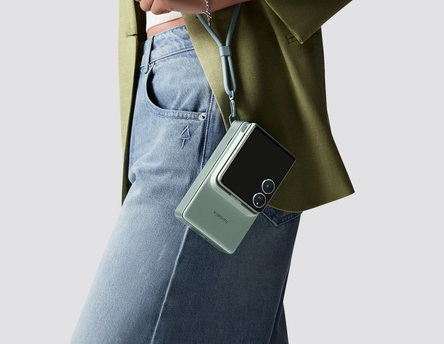 Xiaomi Mix Flip 2 Có Phụ Kiện Chụp Ảnh Siêu Cồng Kềnh Nhưng Gen Z Chắc Sẽ Thích- Ảnh 1. Xiaomi Mix Flip 2 Có Phụ Kiện Chụp Ảnh Siêu Cồng Kềnh Nhưng Gen Z Chắc Sẽ Thích- Ảnh 1.