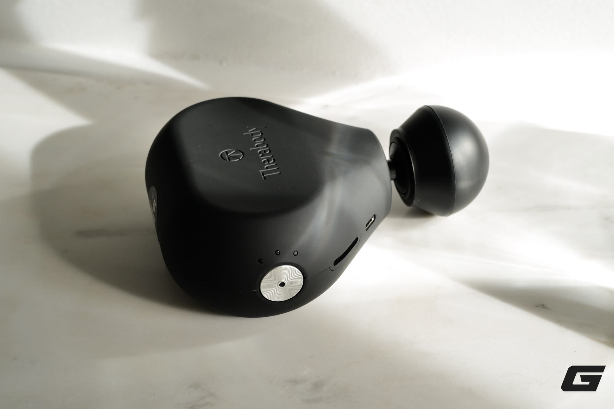 Theragun Mini Gen 3: "Đấm" đủ mạnh, thiết kế siêu nhỏ gọn, tiện lợi để mang theo- Ảnh 4. Theragun Mini Gen 3: "Đấm" đủ mạnh, thiết kế siêu nhỏ gọn, tiện lợi để mang theo- Ảnh 4.