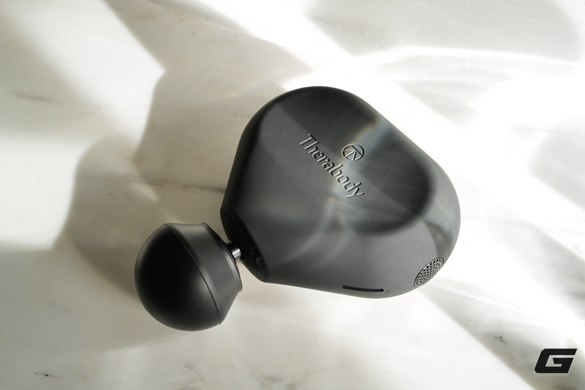 Theragun Mini Gen 3: "Đấm" đủ mạnh, thiết kế siêu nhỏ gọn, tiện lợi để mang theo- Ảnh 7. Theragun Mini Gen 3: "Đấm" đủ mạnh, thiết kế siêu nhỏ gọn, tiện lợi để mang theo- Ảnh 7.