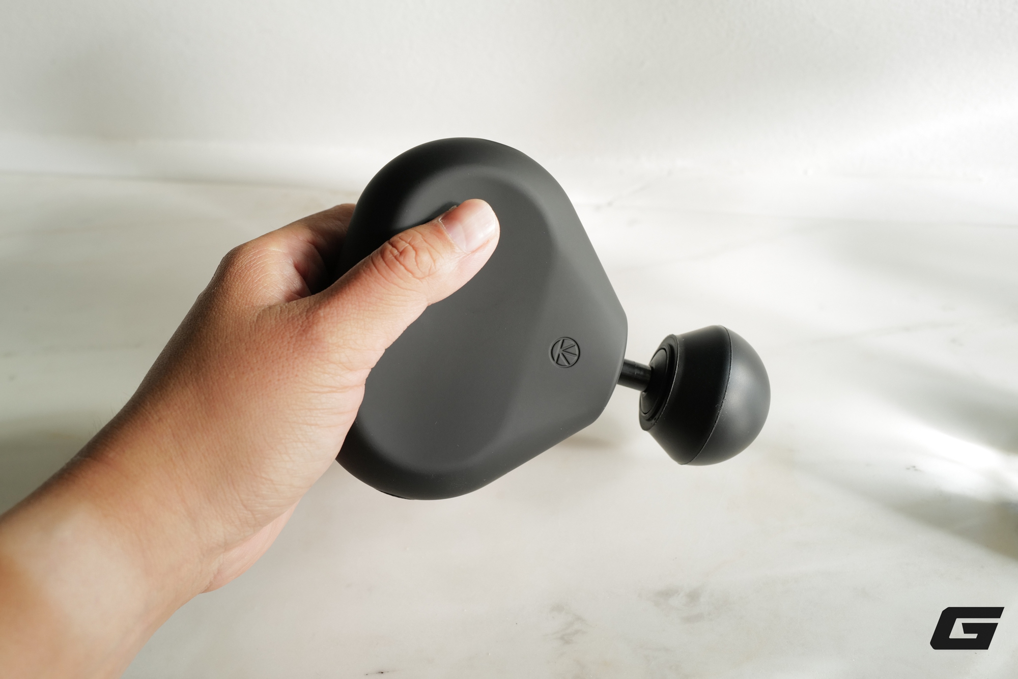 Theragun Mini Gen 3: "Đấm" đủ mạnh, thiết kế siêu nhỏ gọn, tiện lợi để mang theo- Ảnh 21. Theragun Mini Gen 3: "Đấm" đủ mạnh, thiết kế siêu nhỏ gọn, tiện lợi để mang theo- Ảnh 21.