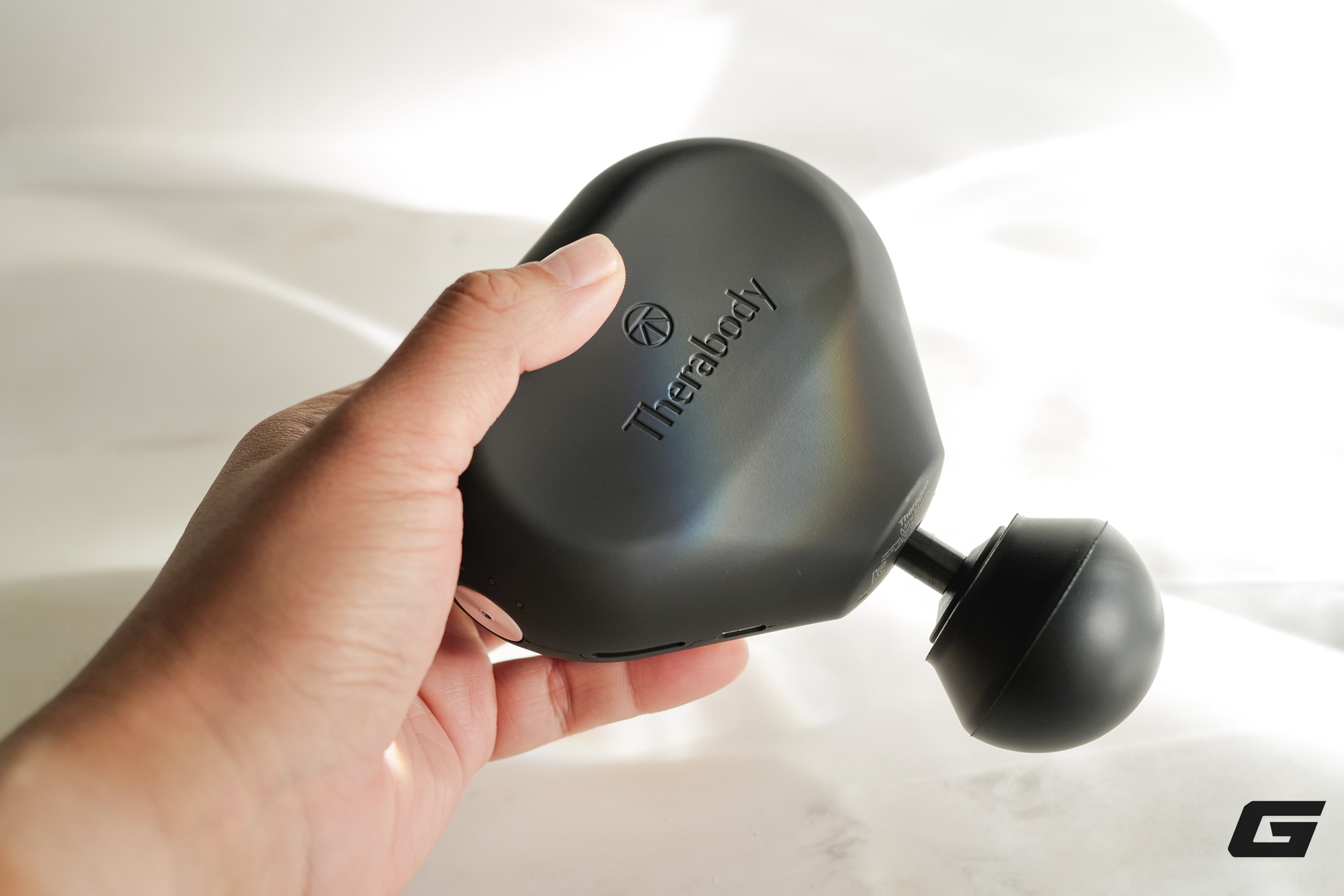 Theragun Mini Gen 3: "Đấm" đủ mạnh, thiết kế siêu nhỏ gọn, tiện lợi để mang theo- Ảnh 1. Theragun Mini Gen 3: "Đấm" đủ mạnh, thiết kế siêu nhỏ gọn, tiện lợi để mang theo- Ảnh 1.
