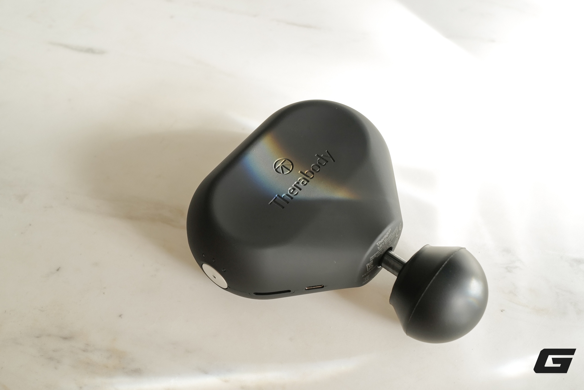 Theragun Mini Gen 3: "Đấm" đủ mạnh, thiết kế siêu nhỏ gọn, tiện lợi để mang theo- Ảnh 5. Theragun Mini Gen 3: "Đấm" đủ mạnh, thiết kế siêu nhỏ gọn, tiện lợi để mang theo- Ảnh 5.