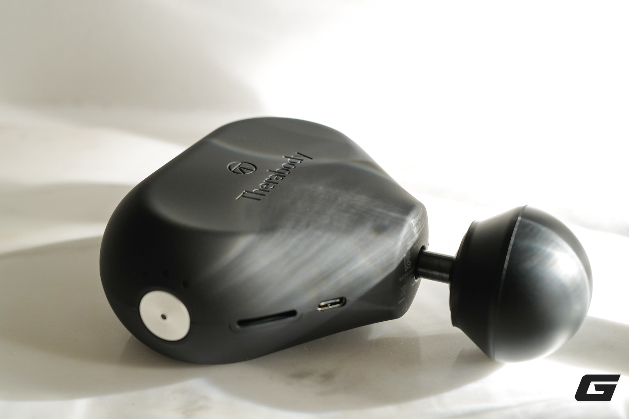 Theragun Mini Gen 3: "Đấm" đủ mạnh, thiết kế siêu nhỏ gọn, tiện lợi để mang theo- Ảnh 20. Theragun Mini Gen 3: "Đấm" đủ mạnh, thiết kế siêu nhỏ gọn, tiện lợi để mang theo- Ảnh 20.