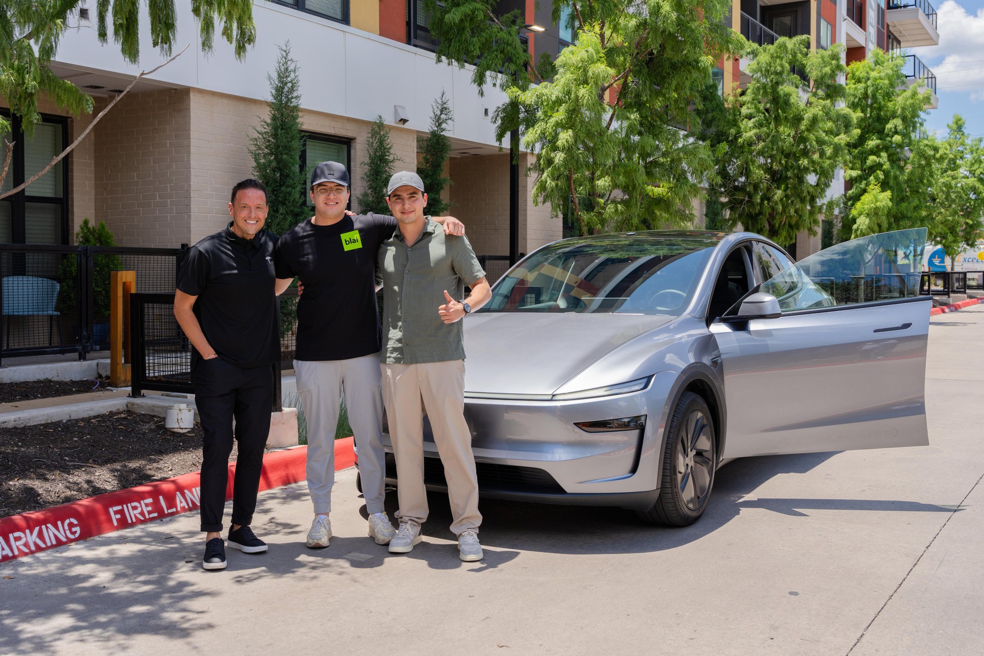 Tesla phô diễn tương lai của việc mua ô tô: cứ việc xuống tiền, xe sẽ tự đi đến cửa nhà bạn- Ảnh 3. Tesla phô diễn tương lai của việc mua ô tô: cứ việc xuống tiền, xe sẽ tự đi đến cửa nhà bạn- Ảnh 3.
