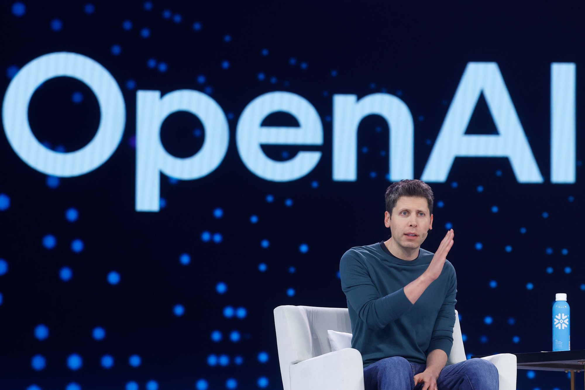 Hoảng loạn vì liên tục bị Meta "săn đầu người", OpenAI tạm ngừng hoạt động một tuần- Ảnh 3.
