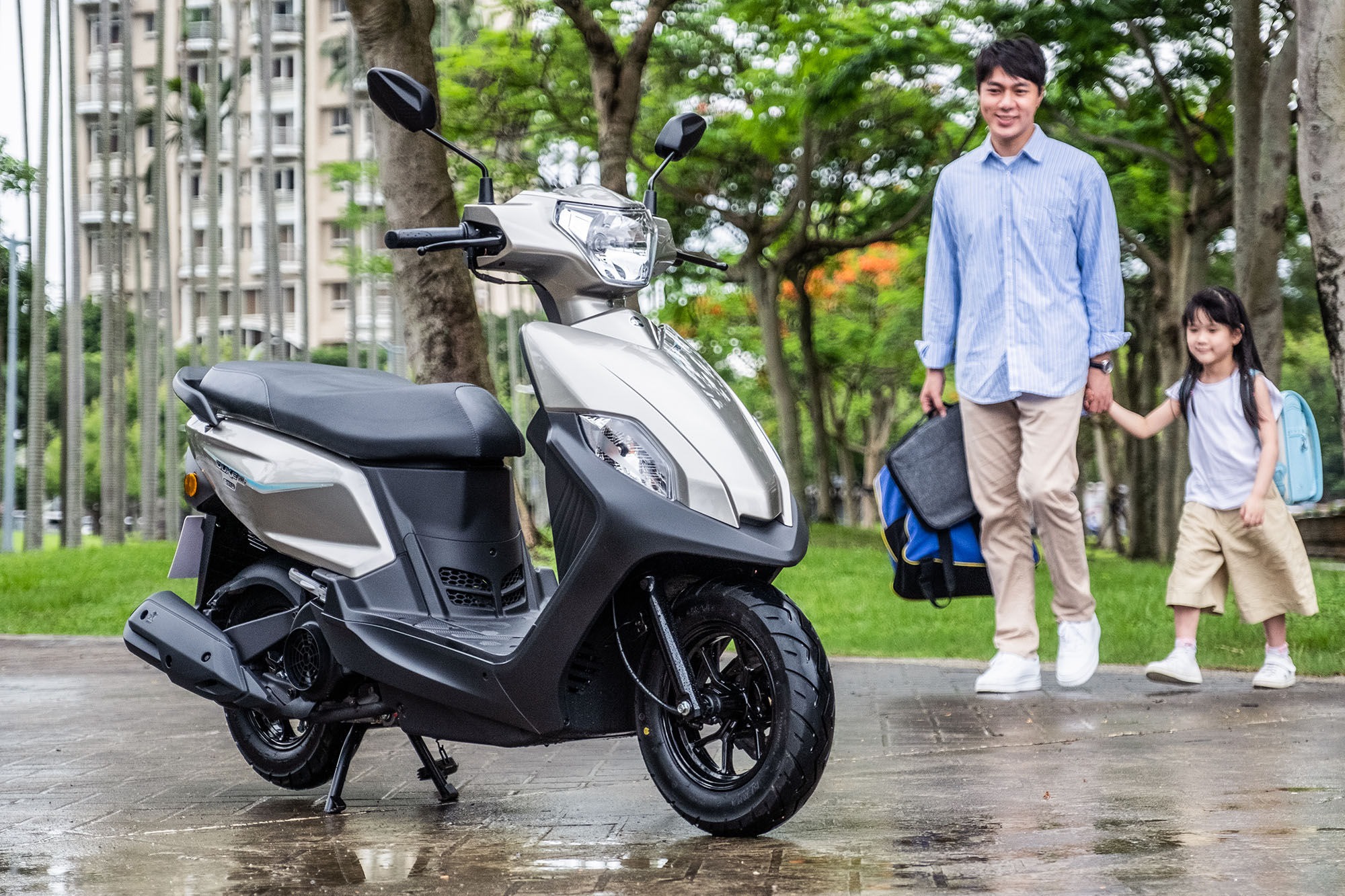 Duke 125 mẫu xe tay ga tiết kiệm xăng hơn Honda Vision, cốp rộng hơn cả Honda Lead!- Ảnh 8. Duke 125 mẫu xe tay ga tiết kiệm xăng hơn Honda Vision, cốp rộng hơn cả Honda Lead!- Ảnh 8.