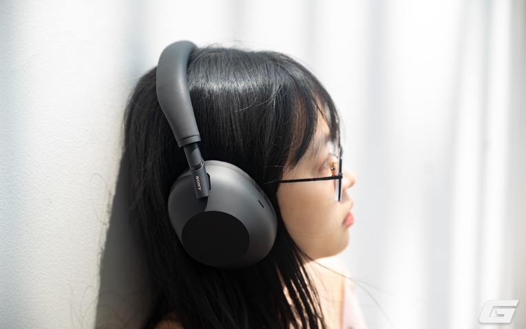 Trải nghiệm nhanh Sony WH-1000XM6: Chống ồn đỉnh, chất âm hay, đeo “sướng” tai nhưng vẫn có điểm cần chú ý- Ảnh 1. Trải nghiệm nhanh Sony WH-1000XM6: Chống ồn đỉnh, chất âm hay, đeo “sướng” tai nhưng vẫn có điểm cần chú ý- Ảnh 1.