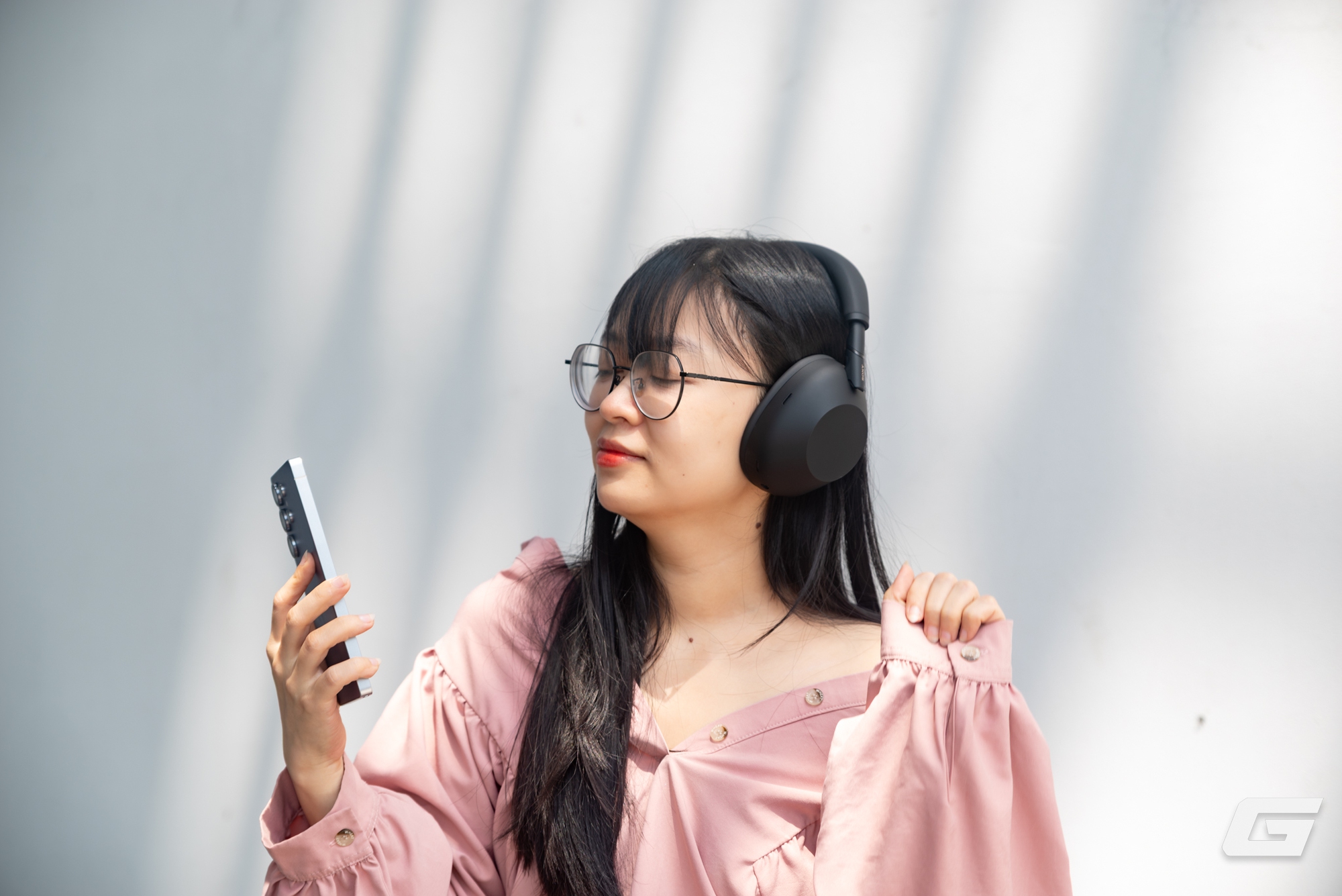 Trải nghiệm nhanh Sony WH-1000XM6: Chống ồn đỉnh, chất âm hay, đeo “sướng” tai nhưng vẫn có điểm cần chú ý- Ảnh 20. Trải nghiệm nhanh Sony WH-1000XM6: Chống ồn đỉnh, chất âm hay, đeo “sướng” tai nhưng vẫn có điểm cần chú ý- Ảnh 20.