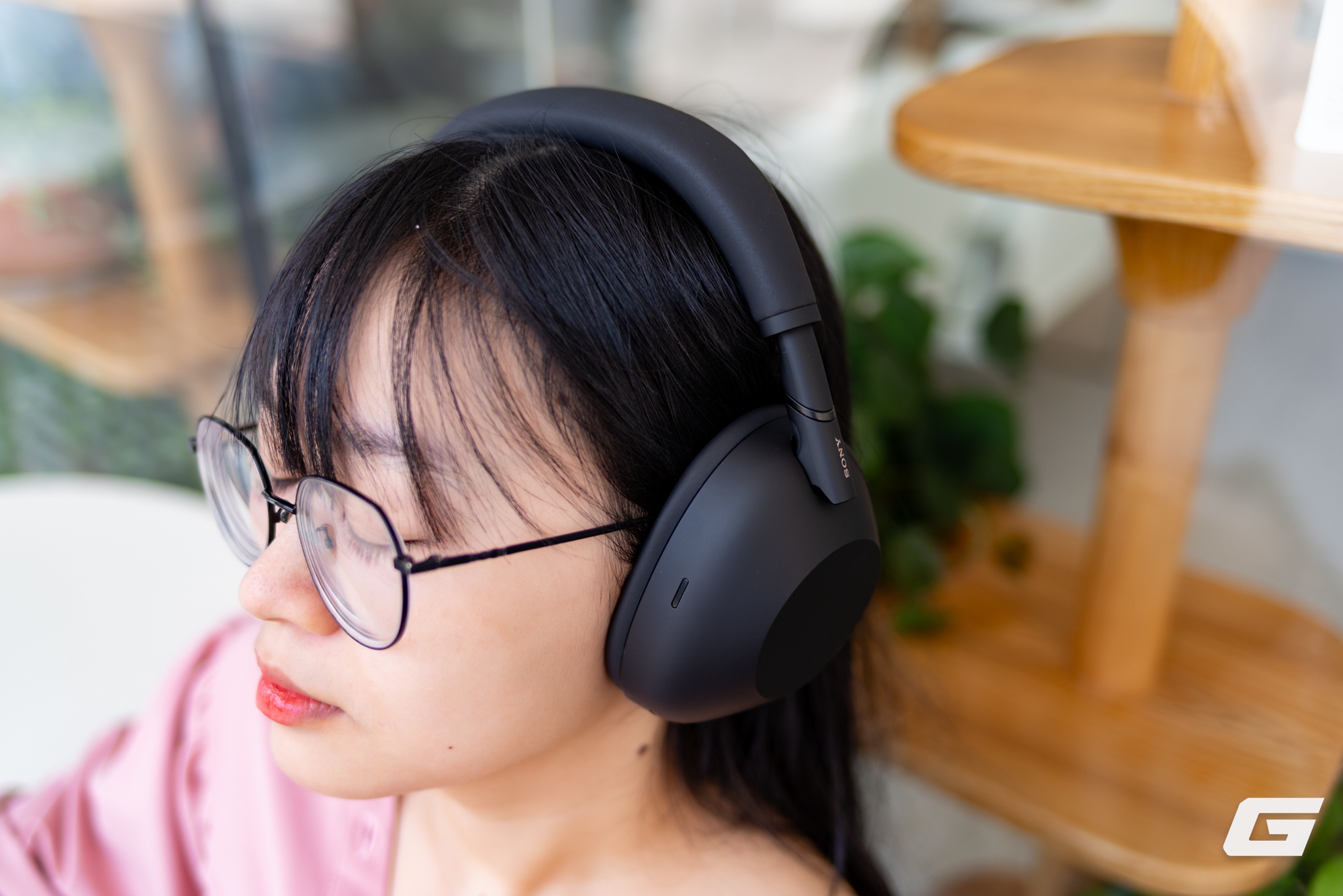 Trải nghiệm nhanh Sony WH-1000XM6: Chống ồn đỉnh, chất âm hay, đeo “sướng” tai nhưng vẫn có điểm cần chú ý- Ảnh 9. Trải nghiệm nhanh Sony WH-1000XM6: Chống ồn đỉnh, chất âm hay, đeo “sướng” tai nhưng vẫn có điểm cần chú ý- Ảnh 9.