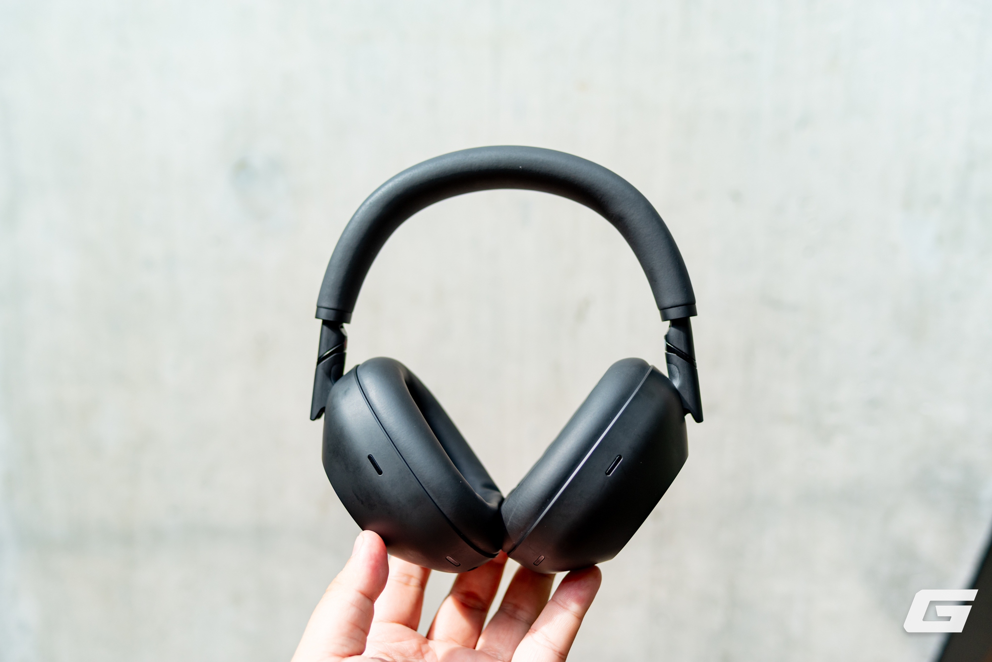 Trải nghiệm nhanh Sony WH-1000XM6: Chống ồn đỉnh, chất âm hay, đeo “sướng” tai nhưng vẫn có điểm cần chú ý- Ảnh 2. Trải nghiệm nhanh Sony WH-1000XM6: Chống ồn đỉnh, chất âm hay, đeo “sướng” tai nhưng vẫn có điểm cần chú ý- Ảnh 2.
