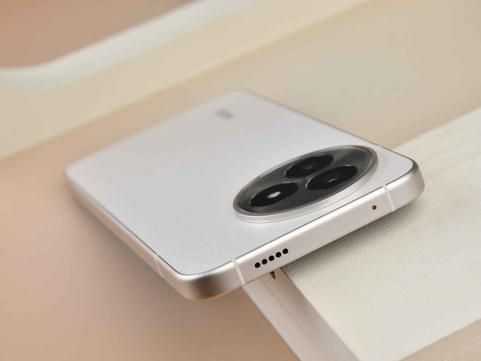 Ảnh thực tế điện thoại xịn nhất, rẻ nhất của Xiaomi- Ảnh 17. Ảnh thực tế điện thoại xịn nhất, rẻ nhất của Xiaomi- Ảnh 17.