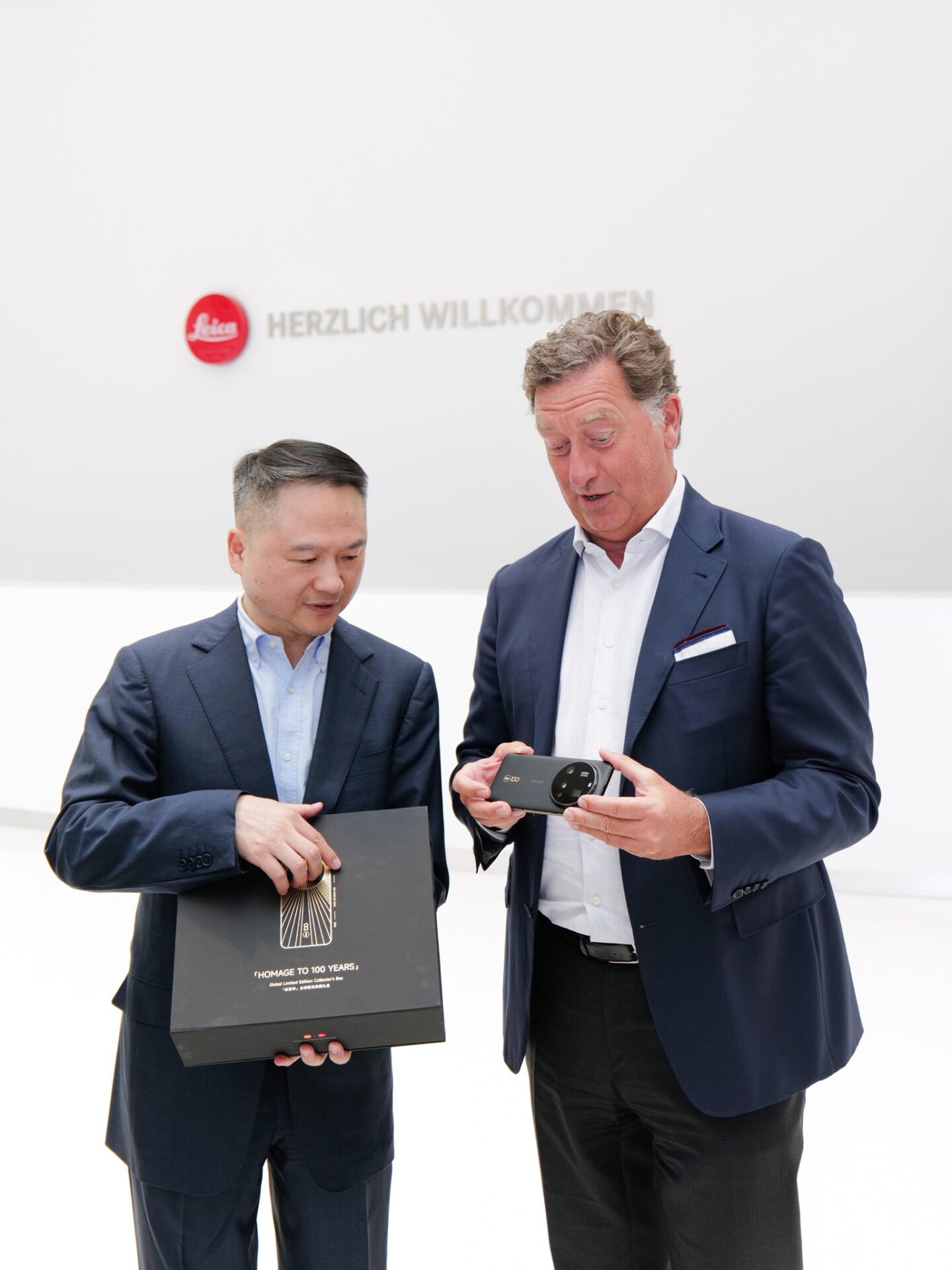 Xiaomi 15 Ultra phiên bản Leica kỷ niệm 100 năm: Độc lạ, sang trọng và không dành cho số đông- Ảnh 2. Xiaomi 15 Ultra phiên bản Leica kỷ niệm 100 năm: Độc lạ, sang trọng và không dành cho số đông- Ảnh 2.
