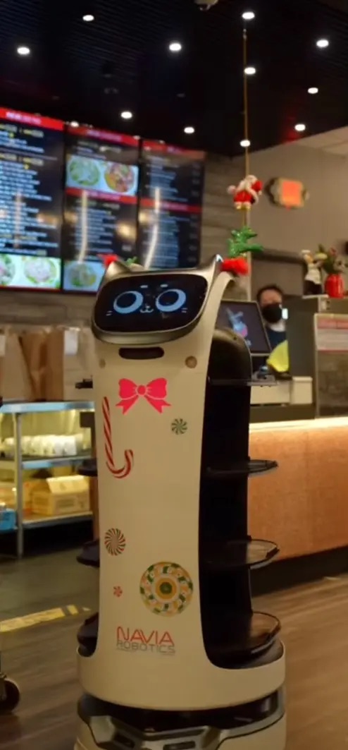 Robot ở hàng phở Việt trị giá 18.000 USD bất ngờ bị 'bắt cóc' ngay trước giờ mở cửa- Ảnh 1. Robot ở hàng phở Việt trị giá 18.000 USD bất ngờ bị 'bắt cóc' ngay trước giờ mở cửa- Ảnh 1.