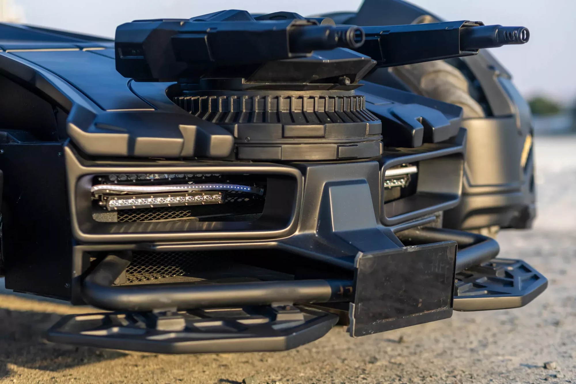 Mercedes-Benz CL55 AMG phong cách Batman gây sốt với giá gần 8 tỷ đồng tiền độ!- Ảnh 7. Mercedes-Benz CL55 AMG phong cách Batman gây sốt với giá gần 8 tỷ đồng tiền độ!- Ảnh 7.