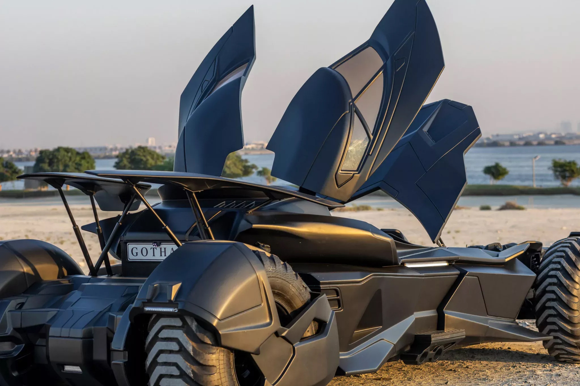 Mercedes-Benz CL55 AMG phong cách Batman gây sốt với giá gần 8 tỷ đồng tiền độ!- Ảnh 4. Mercedes-Benz CL55 AMG phong cách Batman gây sốt với giá gần 8 tỷ đồng tiền độ!- Ảnh 4.