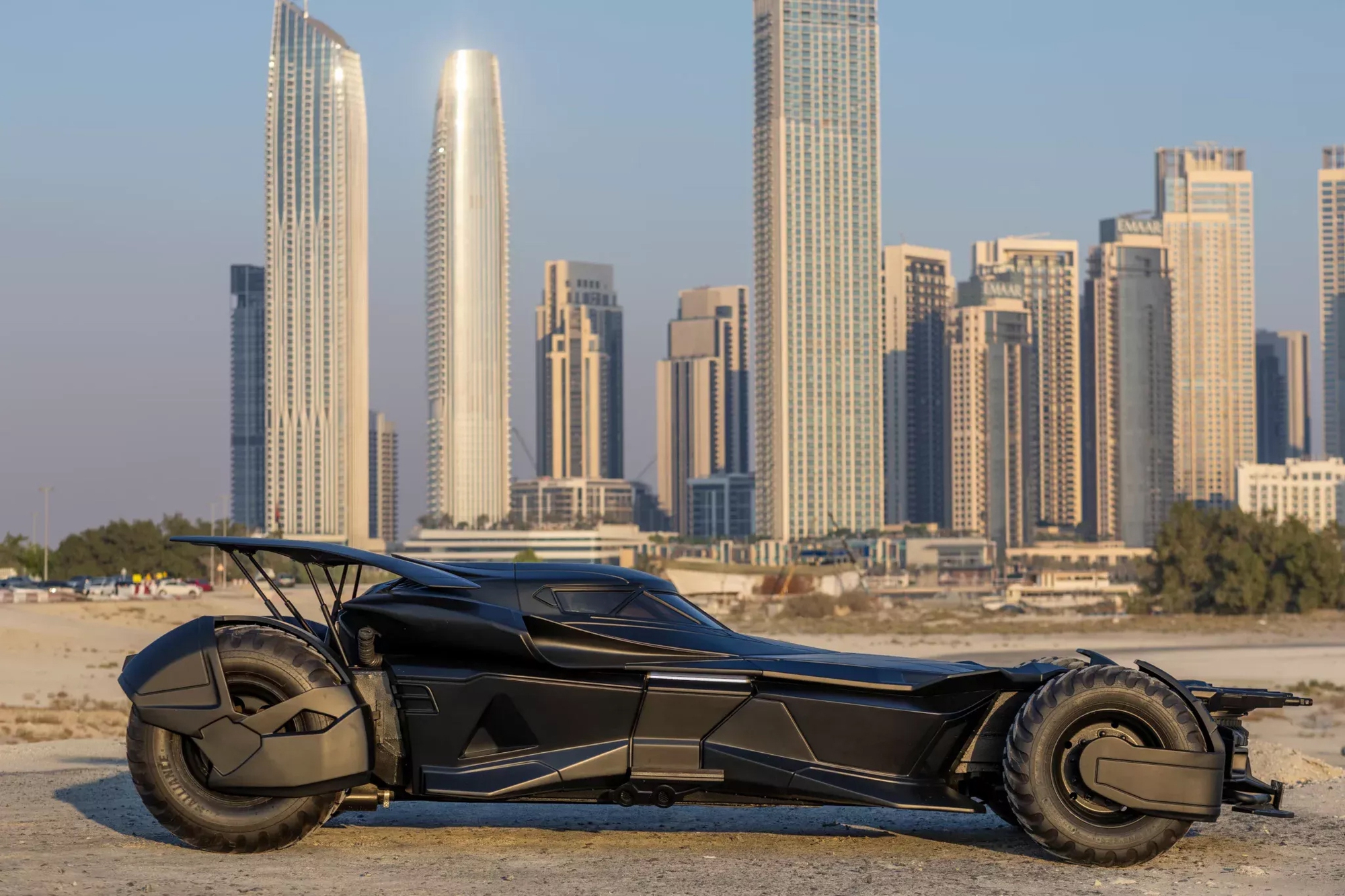 Mercedes-Benz CL55 AMG phong cách Batman gây sốt với giá gần 8 tỷ đồng tiền độ!- Ảnh 1. Mercedes-Benz CL55 AMG phong cách Batman gây sốt với giá gần 8 tỷ đồng tiền độ!- Ảnh 1.