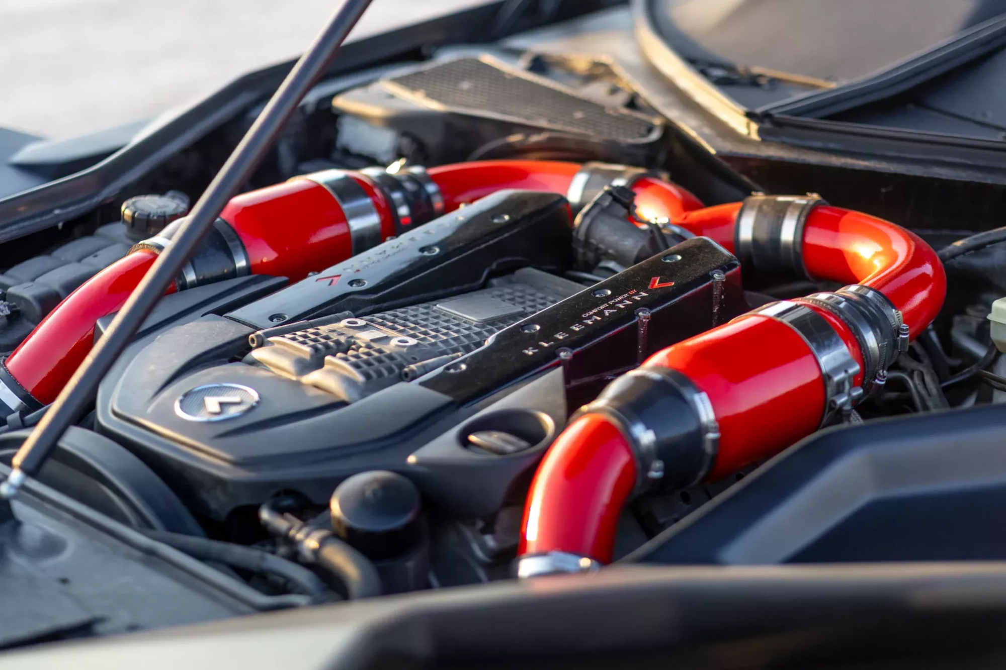 Mercedes-Benz CL55 AMG phong cách Batman gây sốt với giá gần 8 tỷ đồng tiền độ!- Ảnh 11. Mercedes-Benz CL55 AMG phong cách Batman gây sốt với giá gần 8 tỷ đồng tiền độ!- Ảnh 11.