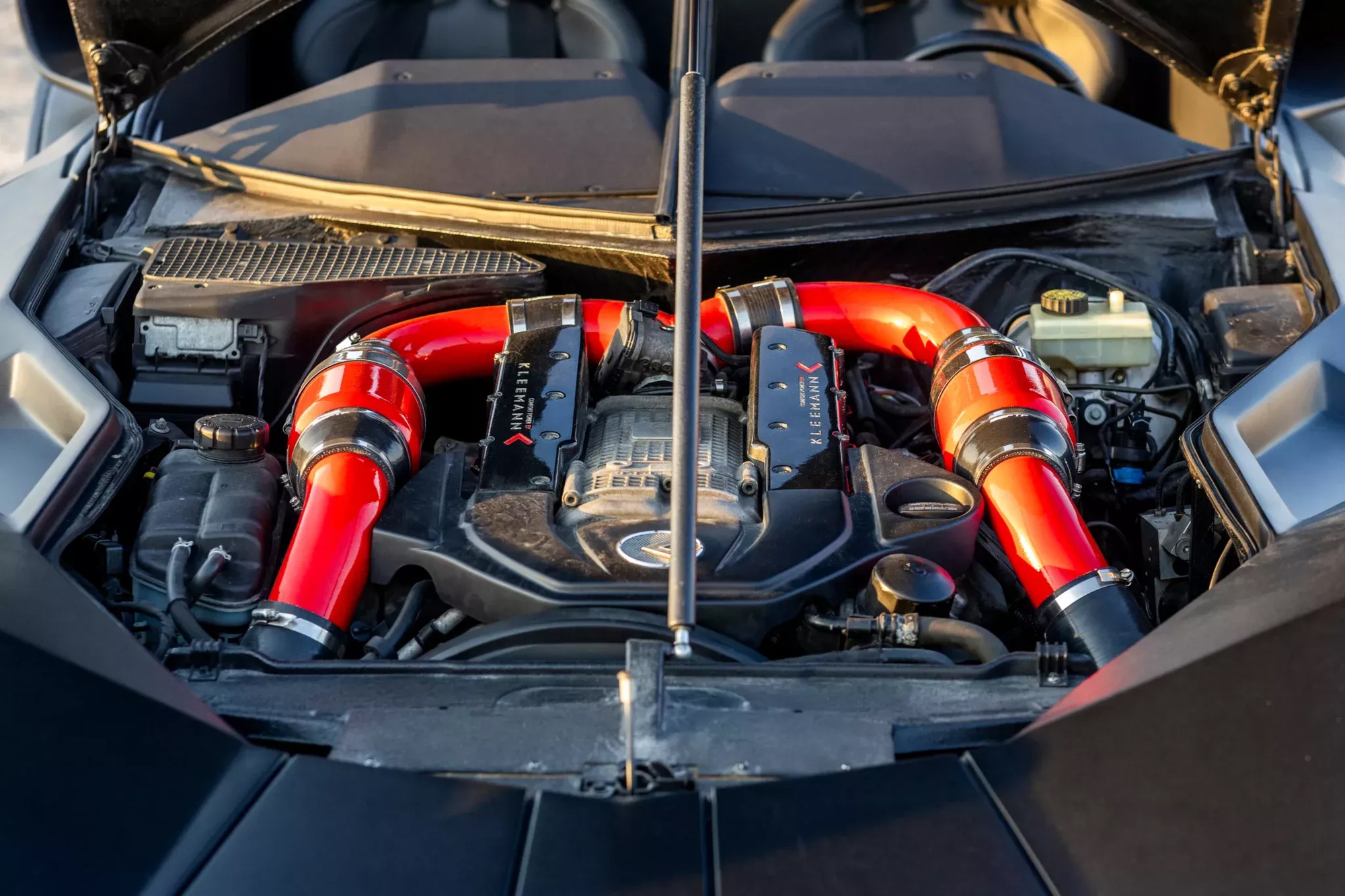 Mercedes-Benz CL55 AMG phong cách Batman gây sốt với giá gần 8 tỷ đồng tiền độ!- Ảnh 10. Mercedes-Benz CL55 AMG phong cách Batman gây sốt với giá gần 8 tỷ đồng tiền độ!- Ảnh 10.