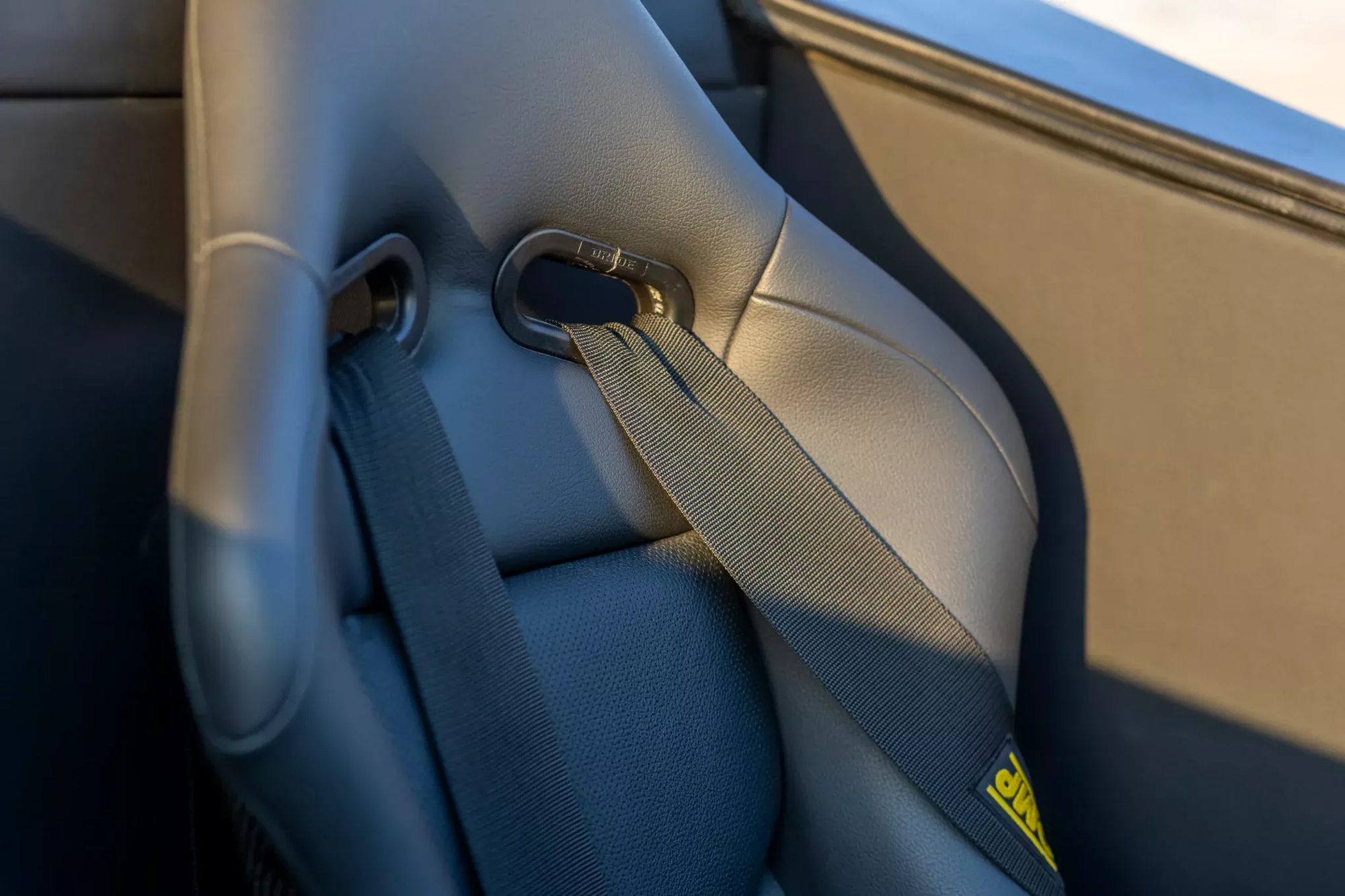 Mercedes-Benz CL55 AMG phong cách Batman gây sốt với giá gần 8 tỷ đồng tiền độ!- Ảnh 16. Mercedes-Benz CL55 AMG phong cách Batman gây sốt với giá gần 8 tỷ đồng tiền độ!- Ảnh 16.