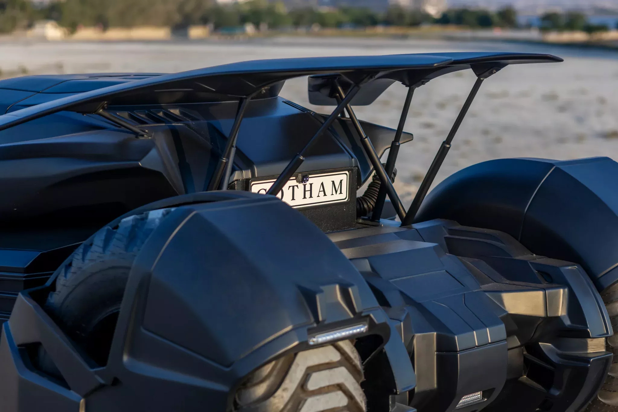 Mercedes-Benz CL55 AMG phong cách Batman gây sốt với giá gần 8 tỷ đồng tiền độ!- Ảnh 9. Mercedes-Benz CL55 AMG phong cách Batman gây sốt với giá gần 8 tỷ đồng tiền độ!- Ảnh 9.
