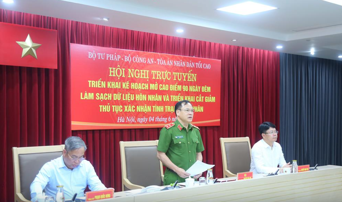 Cao điểm 90 ngày đêm làm sạch dữ liệu, thí điểm hiển thị 'xác nhận tình trạng hôn nhân' trên VNeID- Ảnh 1. Cao điểm 90 ngày đêm làm sạch dữ liệu, thí điểm hiển thị 'xác nhận tình trạng hôn nhân' trên VNeID- Ảnh 1.
