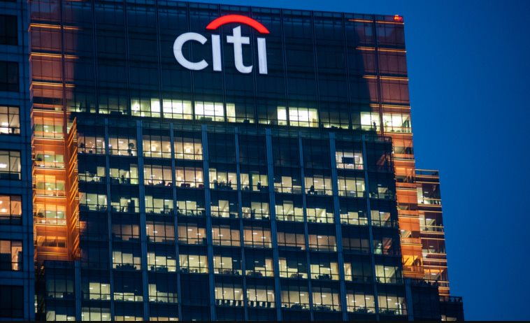 Citigroup sa thải 20.000 lao động: Nhân viên ngân hàng không chịu thay đổi thì sẽ bị mất việc vì AI, cơn bão đào thải không chừa ai- Ảnh 2. Citigroup sa thải 20.000 lao động: Nhân viên ngân hàng không chịu thay đổi thì sẽ bị mất việc vì AI, cơn bão đào thải không chừa ai- Ảnh 2.