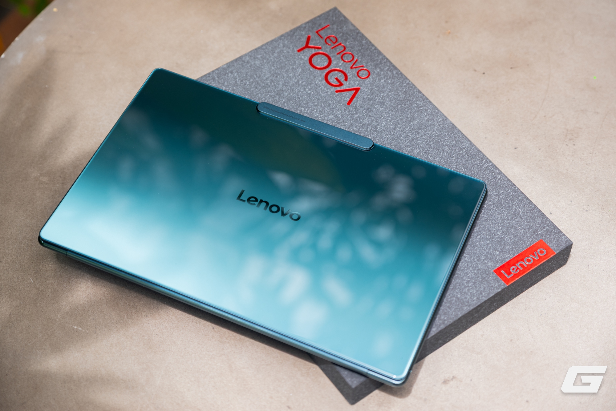 Trải nghiệm nhanh Lenovo Yoga Slim 9i Gen 10: Đẹp, quyến rũ, để nâng niu chứ không dùng để “cày”- Ảnh 8. Trải nghiệm nhanh Lenovo Yoga Slim 9i Gen 10: Đẹp, quyến rũ, để nâng niu chứ không dùng để “cày”- Ảnh 8.