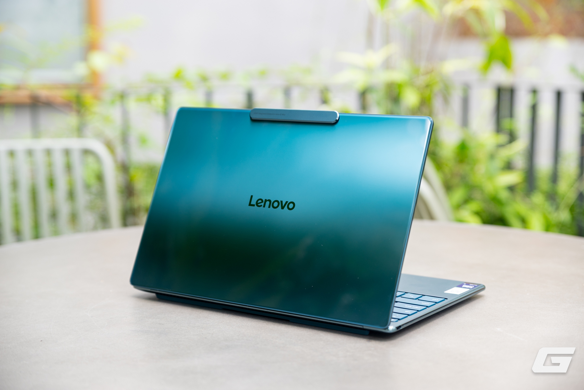 Trải nghiệm nhanh Lenovo Yoga Slim 9i Gen 10: Đẹp, quyến rũ, để nâng niu chứ không dùng để “cày”- Ảnh 6. Trải nghiệm nhanh Lenovo Yoga Slim 9i Gen 10: Đẹp, quyến rũ, để nâng niu chứ không dùng để “cày”- Ảnh 6.