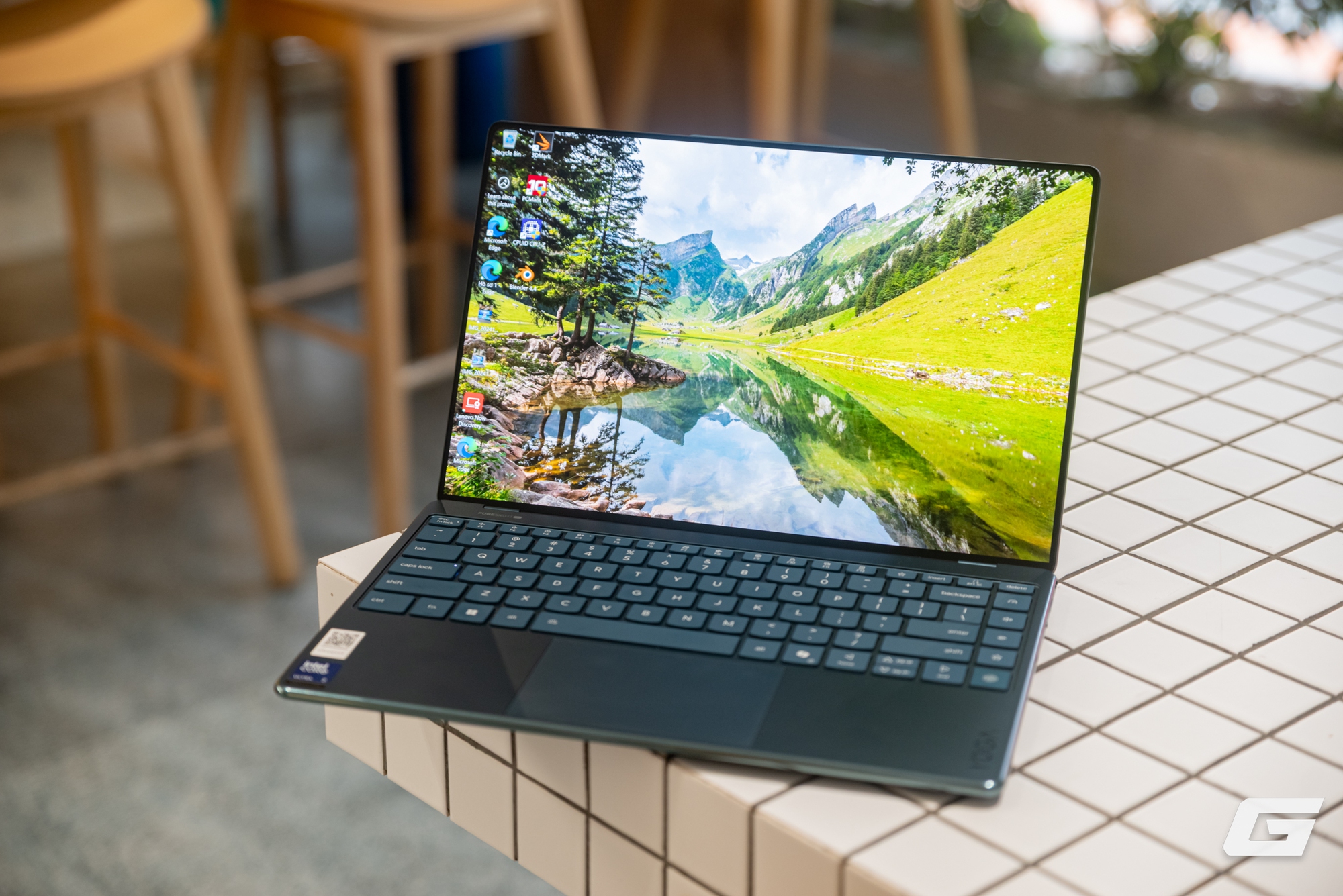 Trải nghiệm nhanh Lenovo Yoga Slim 9i Gen 10: Đẹp, quyến rũ, để nâng niu chứ không dùng để “cày”- Ảnh 14. Trải nghiệm nhanh Lenovo Yoga Slim 9i Gen 10: Đẹp, quyến rũ, để nâng niu chứ không dùng để “cày”- Ảnh 14.