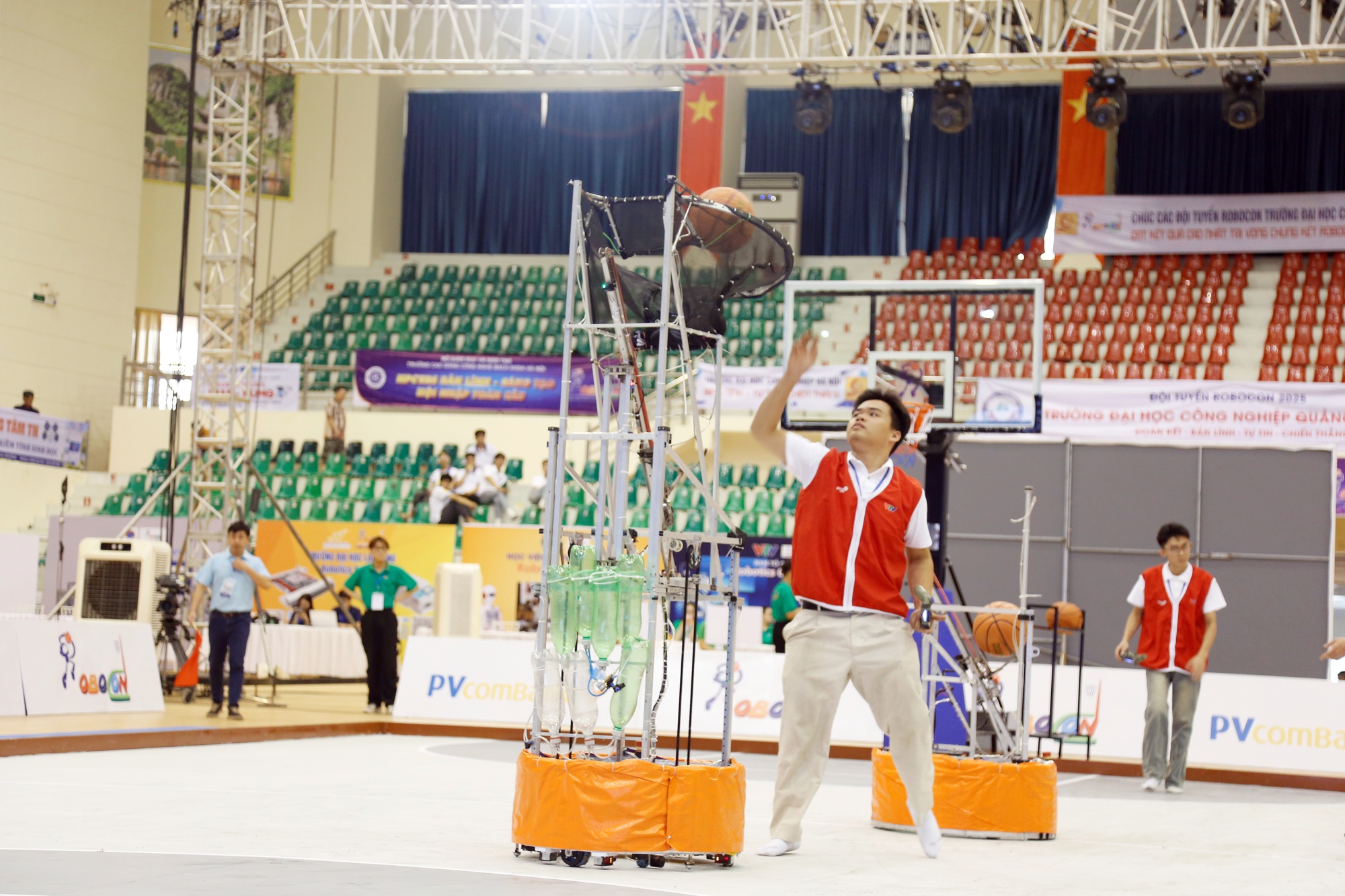 Robocon Việt Nam 2025: Các đội mạnh trở lại đầy ấn tượng tại vòng sơ tuyển- Ảnh 23. Robocon Việt Nam 2025: Các đội mạnh trở lại đầy ấn tượng tại vòng sơ tuyển- Ảnh 23.