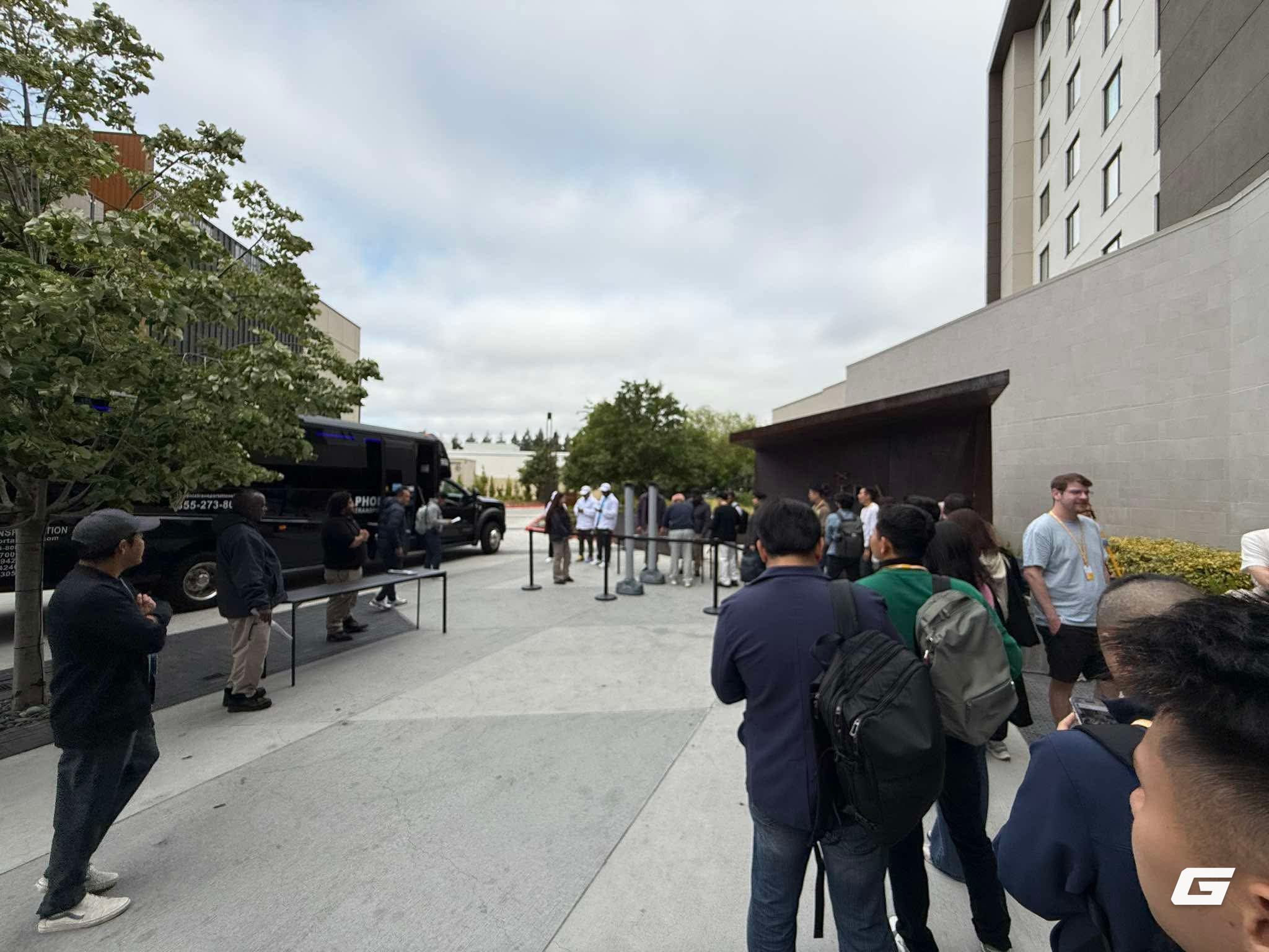 WWDC 2025 trước giờ G: Có gì sau tấm thẻ vàng? Apple sắp “ra chiêu”, cả thế giới công nghệ nín thở chờ đợi- Ảnh 5. WWDC 2025 trước giờ G: Có gì sau tấm thẻ vàng? Apple sắp “ra chiêu”, cả thế giới công nghệ nín thở chờ đợi- Ảnh 5.