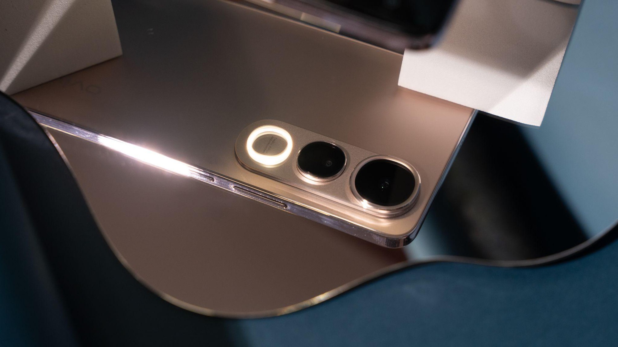 vivo V50 Lite: Giải mã "Lời cam kết 5 năm" cho một chiếc điện thoại bền bỉ- Ảnh 5. vivo V50 Lite: Giải mã "Lời cam kết 5 năm" cho một chiếc điện thoại bền bỉ- Ảnh 5.