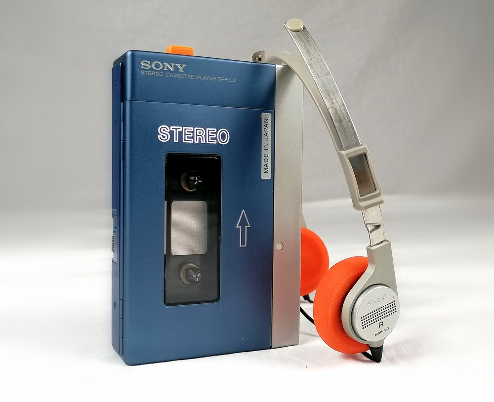 Đây là chiếc máy nghe nhạc Walkman đầu tiên được lên kệ: Cuộc cách mạng âm nhạc bỏ túi thay đổi cả một thế hệ- Ảnh 1. Đây là chiếc máy nghe nhạc Walkman đầu tiên được lên kệ: Cuộc cách mạng âm nhạc bỏ túi thay đổi cả một thế hệ- Ảnh 1.