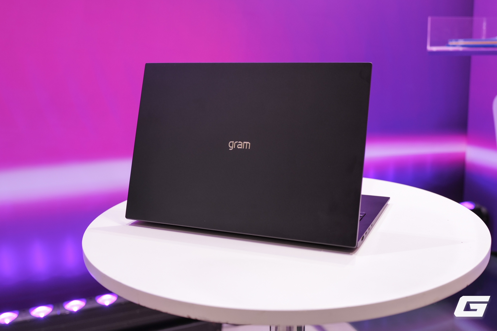 LG chính thức giới thiệu laptop LG gram AI 2025 tại Việt Nam: siêu mỏng nhẹ, tích hợp trí tuệ nhân tạo Hybrid AI toàn diện- Ảnh 15. LG chính thức giới thiệu laptop LG gram AI 2025 tại Việt Nam: siêu mỏng nhẹ, tích hợp trí tuệ nhân tạo Hybrid AI toàn diện- Ảnh 15.