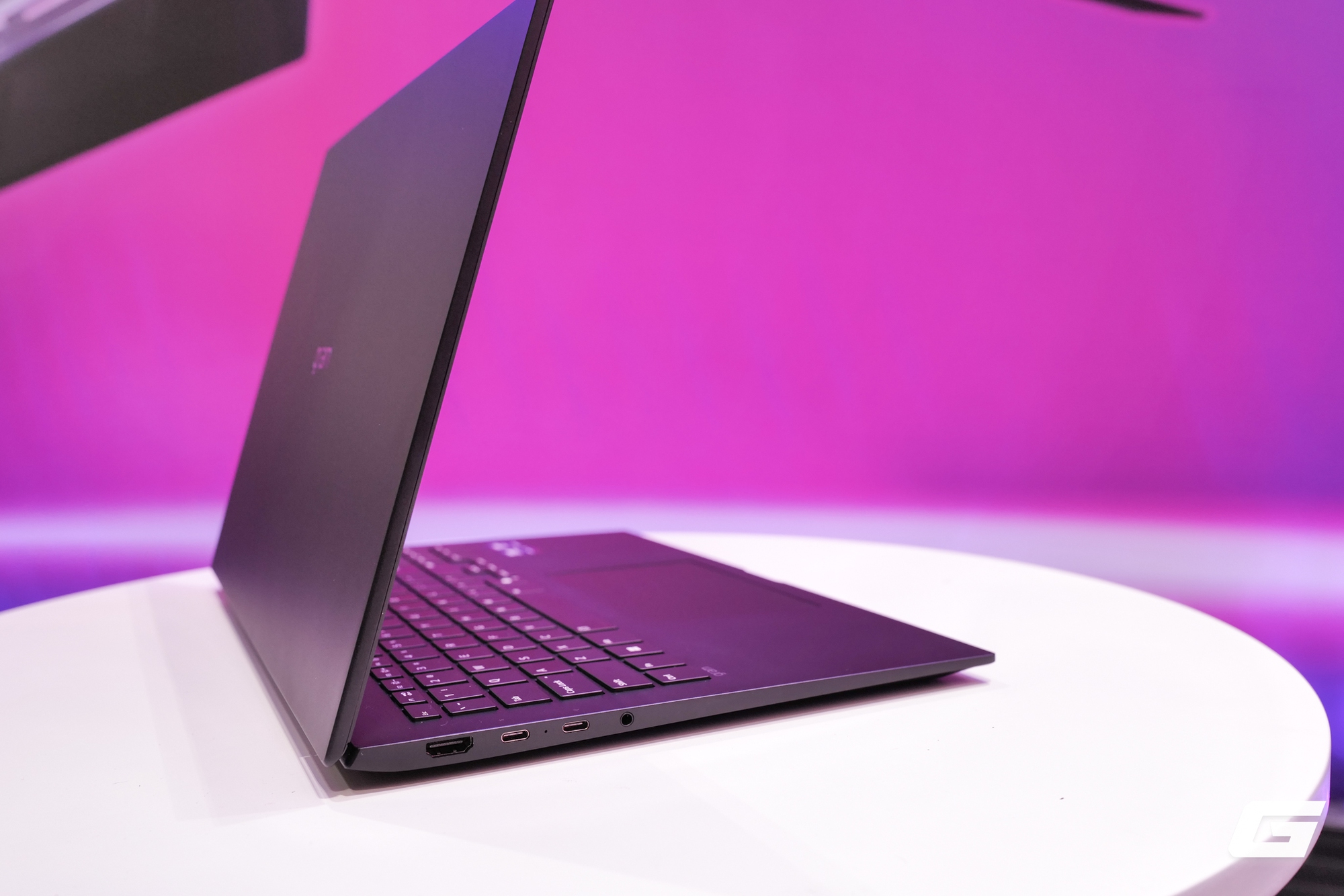 LG chính thức giới thiệu laptop LG gram AI 2025 tại Việt Nam: siêu mỏng nhẹ, tích hợp trí tuệ nhân tạo Hybrid AI toàn diện- Ảnh 8. LG chính thức giới thiệu laptop LG gram AI 2025 tại Việt Nam: siêu mỏng nhẹ, tích hợp trí tuệ nhân tạo Hybrid AI toàn diện- Ảnh 8.