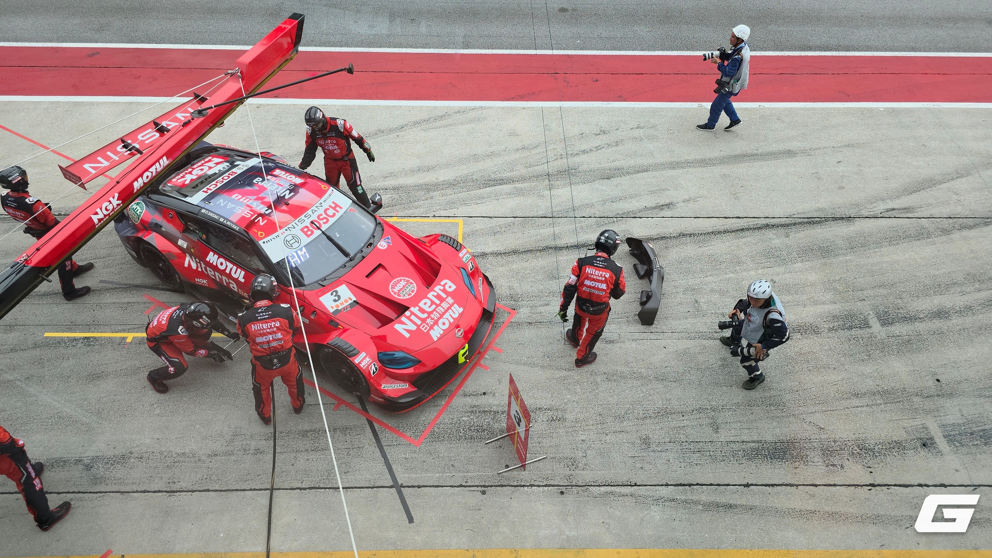 Cận cảnh garage đội đua tại giải Super GT: 'Vùng cấm' mà không phải ai cũng có thể lại gần- Ảnh 2.