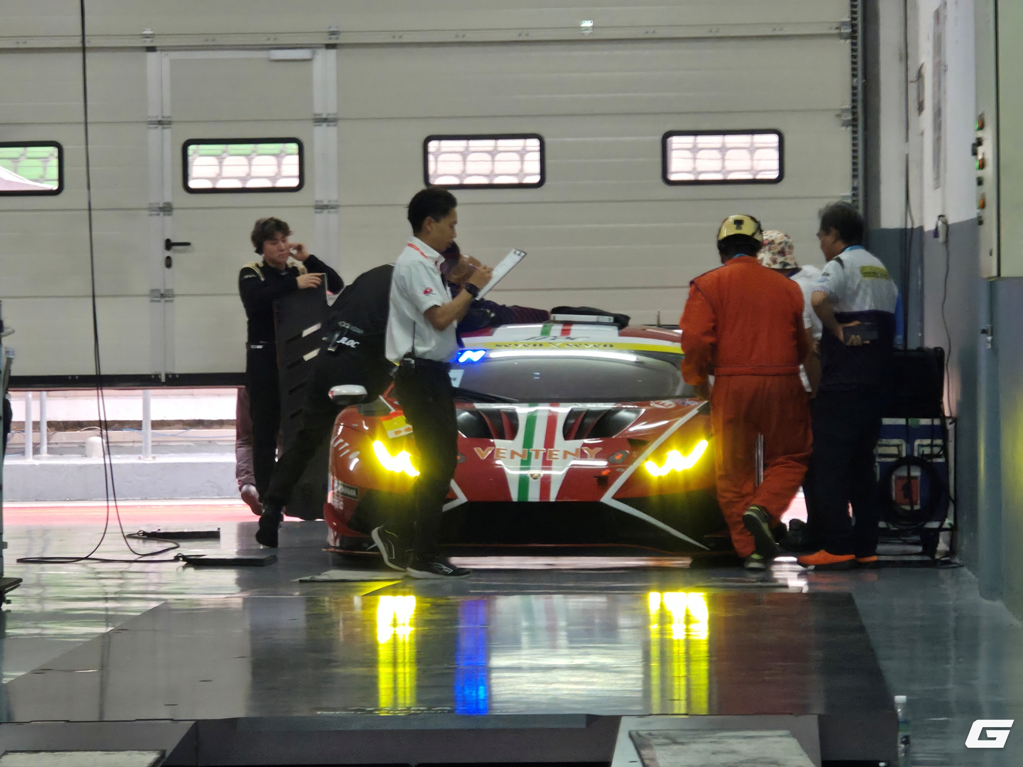 Cận cảnh garage đội đua tại giải Super GT: 'Vùng cấm' mà không phải ai cũng có thể lại gần- Ảnh 6.