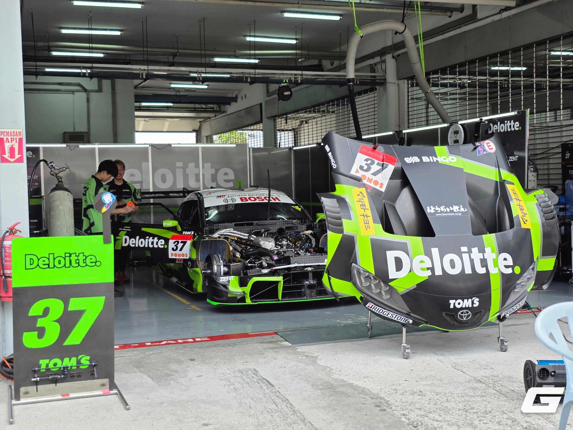 Cận cảnh garage đội đua tại giải Super GT: 'Vùng cấm' mà không phải ai cũng có thể lại gần- Ảnh 4.