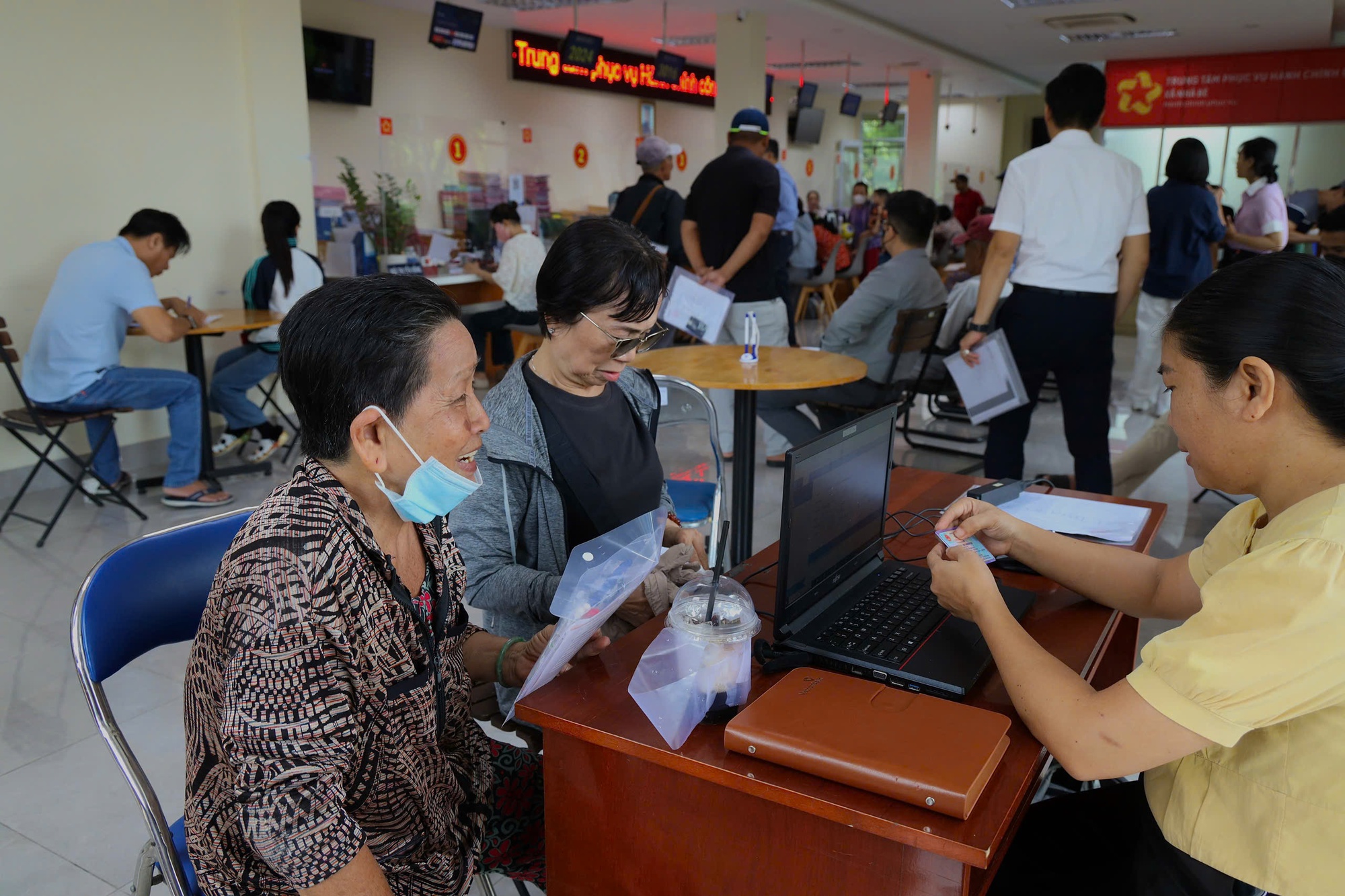 Những hình ảnh tại nhiều phường mới ở TP HCM trong ngày đầu tiên làm việc- Ảnh 11. Những hình ảnh tại nhiều phường mới ở TP HCM trong ngày đầu tiên làm việc- Ảnh 11.