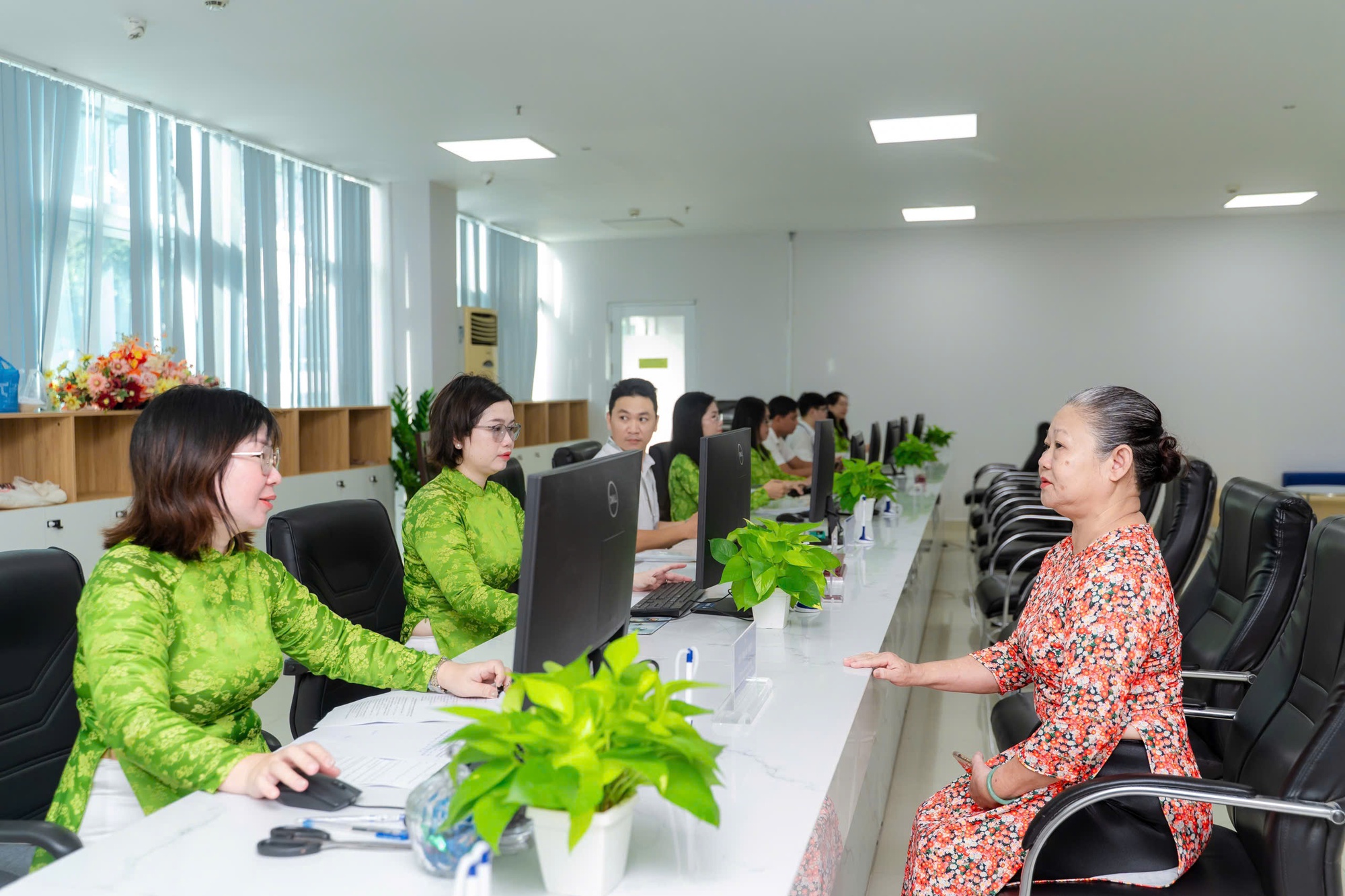 Những hình ảnh tại nhiều phường mới ở TP HCM trong ngày đầu tiên làm việc- Ảnh 7. Những hình ảnh tại nhiều phường mới ở TP HCM trong ngày đầu tiên làm việc- Ảnh 7.