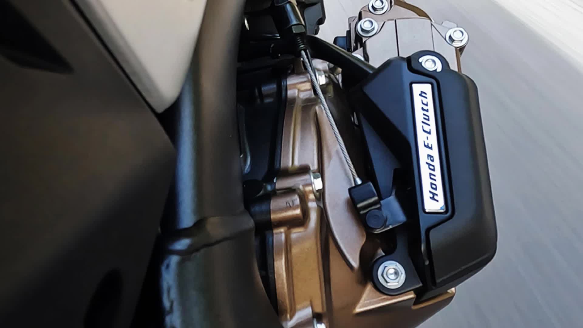 Honda đưa 'công nghệ sang số đỉnh cao' xuống những chiếc xe máy dành cho người mới bắt đầu, liệu có sớm về Việt Nam?- Ảnh 4. Honda đưa 'công nghệ sang số đỉnh cao' xuống những chiếc xe máy dành cho người mới bắt đầu, liệu có sớm về Việt Nam?- Ảnh 4.