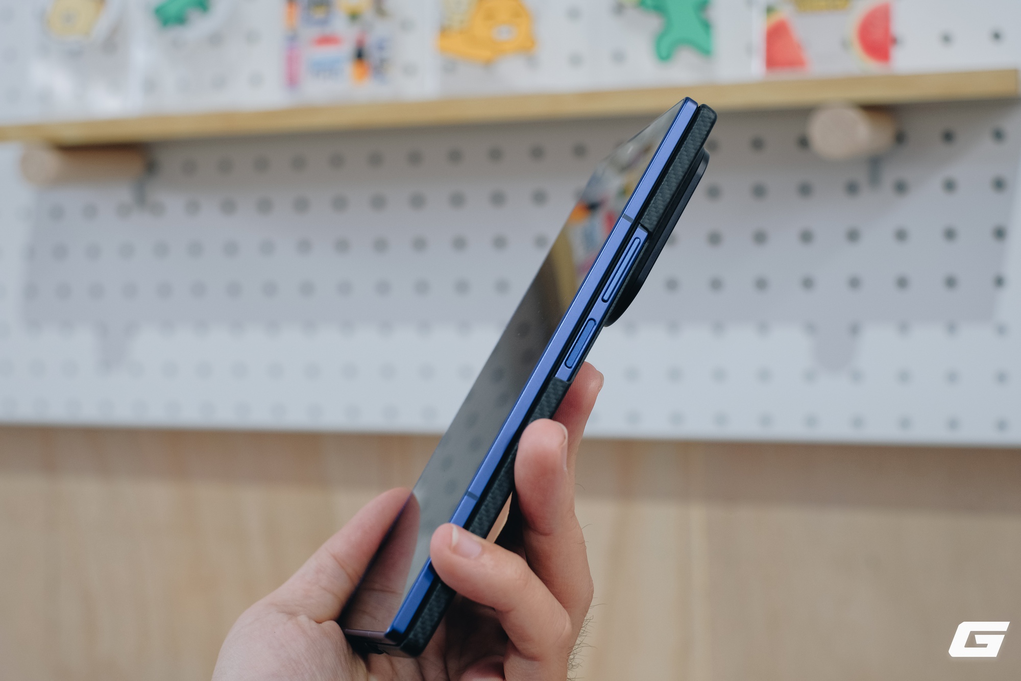 Trên tay ốp lưng Carbon Shield chính hãng Samsung cho Galaxy Z Fold7: Muốn mỏng nhẹ tối đa thì đây là sự lựa chọn đáng cân nhắc- Ảnh 6. Trên tay ốp lưng Carbon Shield chính hãng Samsung cho Galaxy Z Fold7: Muốn mỏng nhẹ tối đa thì đây là sự lựa chọn đáng cân nhắc- Ảnh 6.