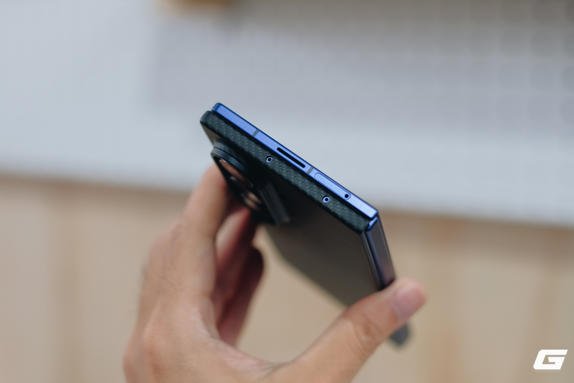 Trên tay ốp lưng Carbon Shield chính hãng Samsung cho Galaxy Z Fold7: Muốn mỏng nhẹ tối đa thì đây là sự lựa chọn đáng cân nhắc- Ảnh 4. Trên tay ốp lưng Carbon Shield chính hãng Samsung cho Galaxy Z Fold7: Muốn mỏng nhẹ tối đa thì đây là sự lựa chọn đáng cân nhắc- Ảnh 4.