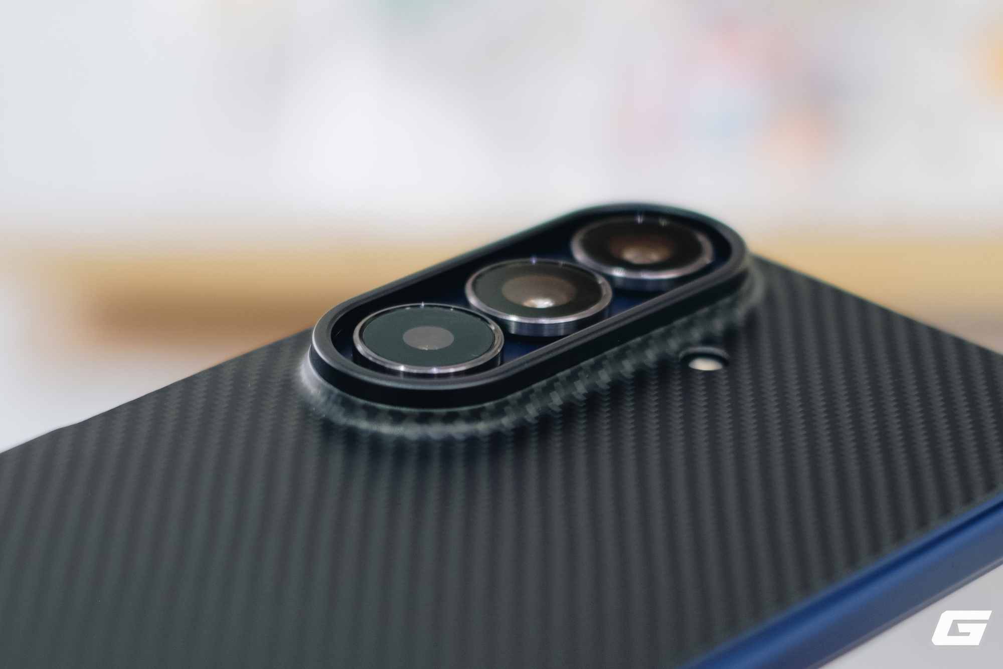 Trên tay ốp lưng Carbon Shield chính hãng Samsung cho Galaxy Z Fold7: Muốn mỏng nhẹ tối đa thì đây là sự lựa chọn đáng cân nhắc- Ảnh 8. Trên tay ốp lưng Carbon Shield chính hãng Samsung cho Galaxy Z Fold7: Muốn mỏng nhẹ tối đa thì đây là sự lựa chọn đáng cân nhắc- Ảnh 8.
