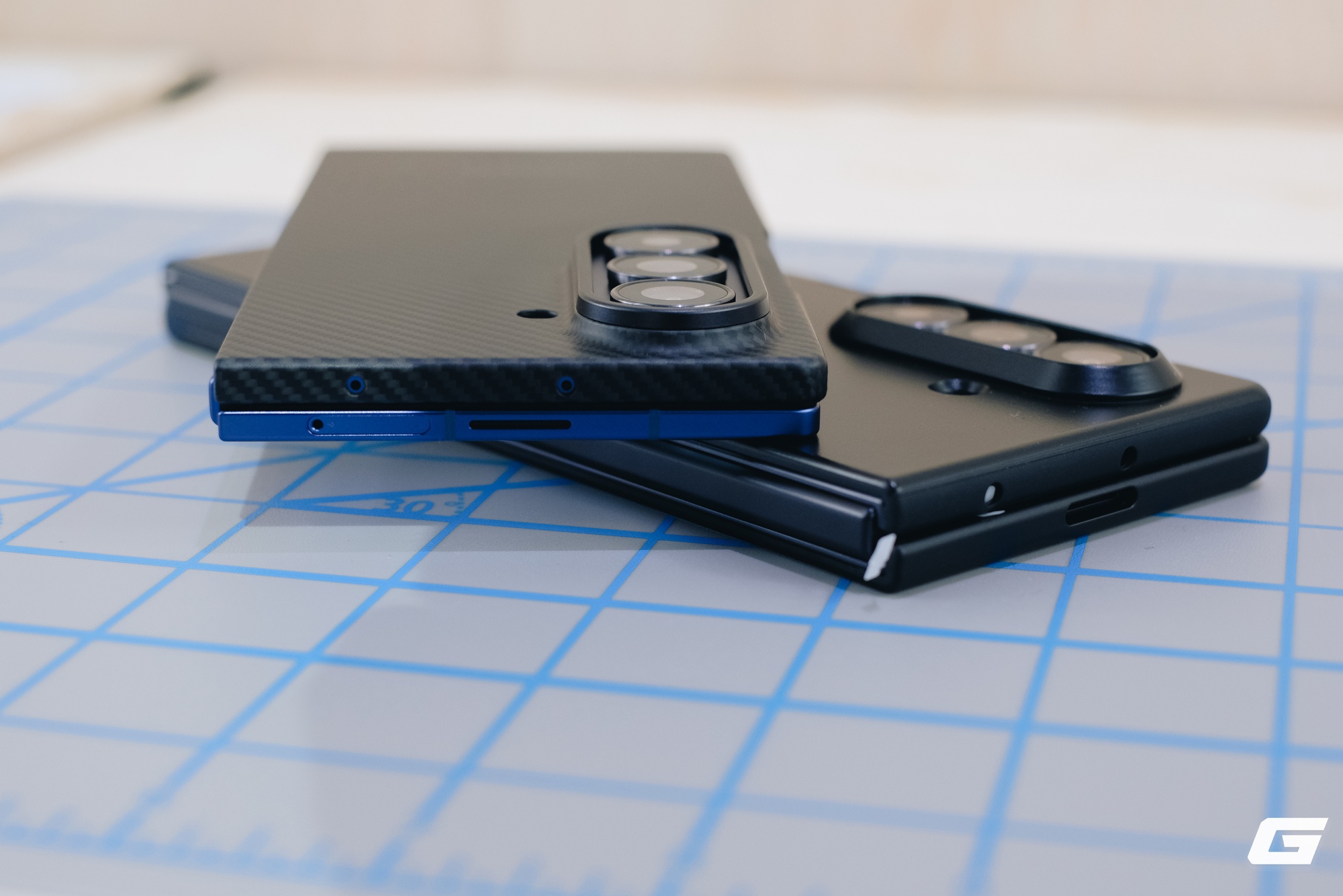 Trên tay ốp lưng Carbon Shield chính hãng Samsung cho Galaxy Z Fold7: Muốn mỏng nhẹ tối đa thì đây là sự lựa chọn đáng cân nhắc- Ảnh 9. Trên tay ốp lưng Carbon Shield chính hãng Samsung cho Galaxy Z Fold7: Muốn mỏng nhẹ tối đa thì đây là sự lựa chọn đáng cân nhắc- Ảnh 9.