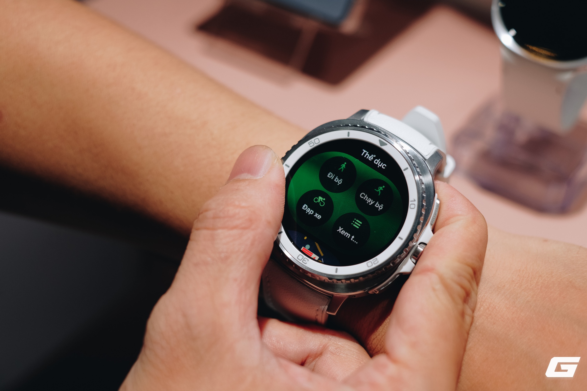 Vì sao Samsung từ bỏ Tizen để chuyển Galaxy Watch sang Wear OS? Sếp Samsung lần đầu tiết lộ lý do thật sự- Ảnh 3. Vì sao Samsung từ bỏ Tizen để chuyển Galaxy Watch sang Wear OS? Sếp Samsung lần đầu tiết lộ lý do thật sự- Ảnh 3.