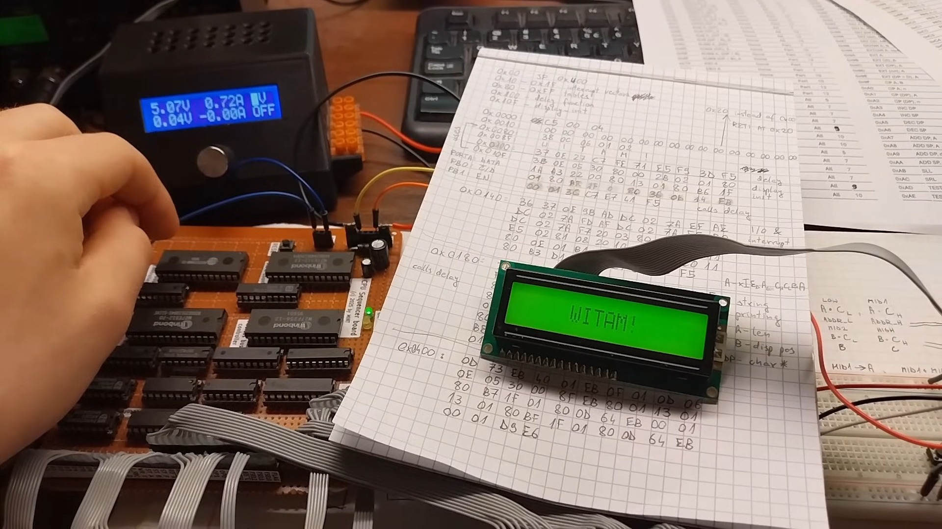 Đỉnh cao DIY: Người đàn ông tự làm CPU bằng chip nhớ cũ, hàn mọi thứ bằng tay và viết 1800 dòng code để nó hoạt động- Ảnh 4. Đỉnh cao DIY: Người đàn ông tự làm CPU bằng chip nhớ cũ, hàn mọi thứ bằng tay và viết 1800 dòng code để nó hoạt động- Ảnh 4.