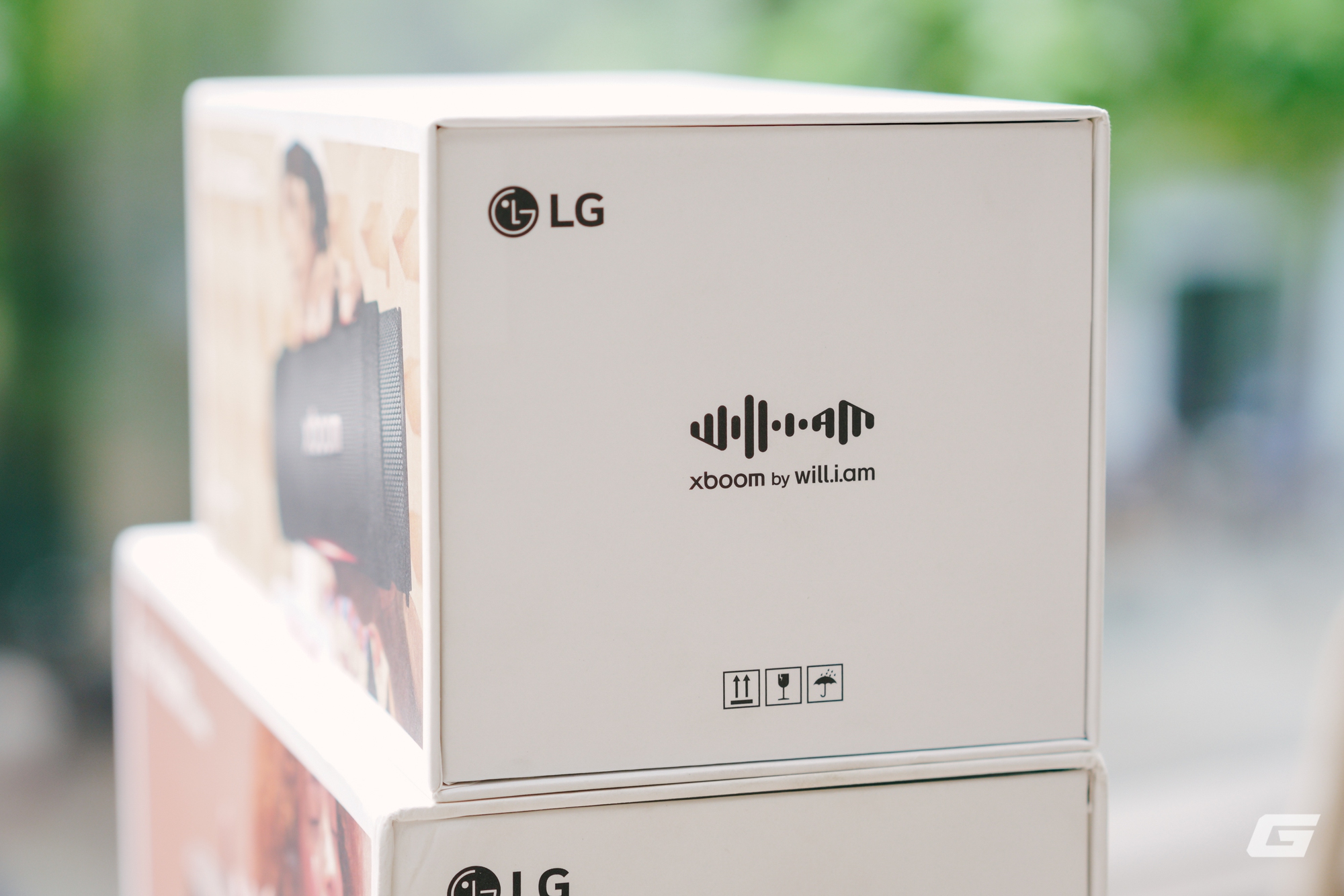 Đánh giá LG xboom Grab và Bounce: Những "bữa tiệc di động" mang phong cách will.i.am- Ảnh 3. Đánh giá LG xboom Grab và Bounce: Những "bữa tiệc di động" mang phong cách will.i.am- Ảnh 3.