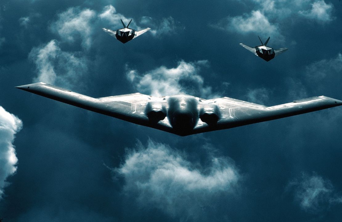 'Bóng ma' B-2 Spirit: Cú lật bài ngoạn mục của công nghệ tàng hình Mỹ- Ảnh 3. 'Bóng ma' B-2 Spirit: Cú lật bài ngoạn mục của công nghệ tàng hình Mỹ- Ảnh 3.